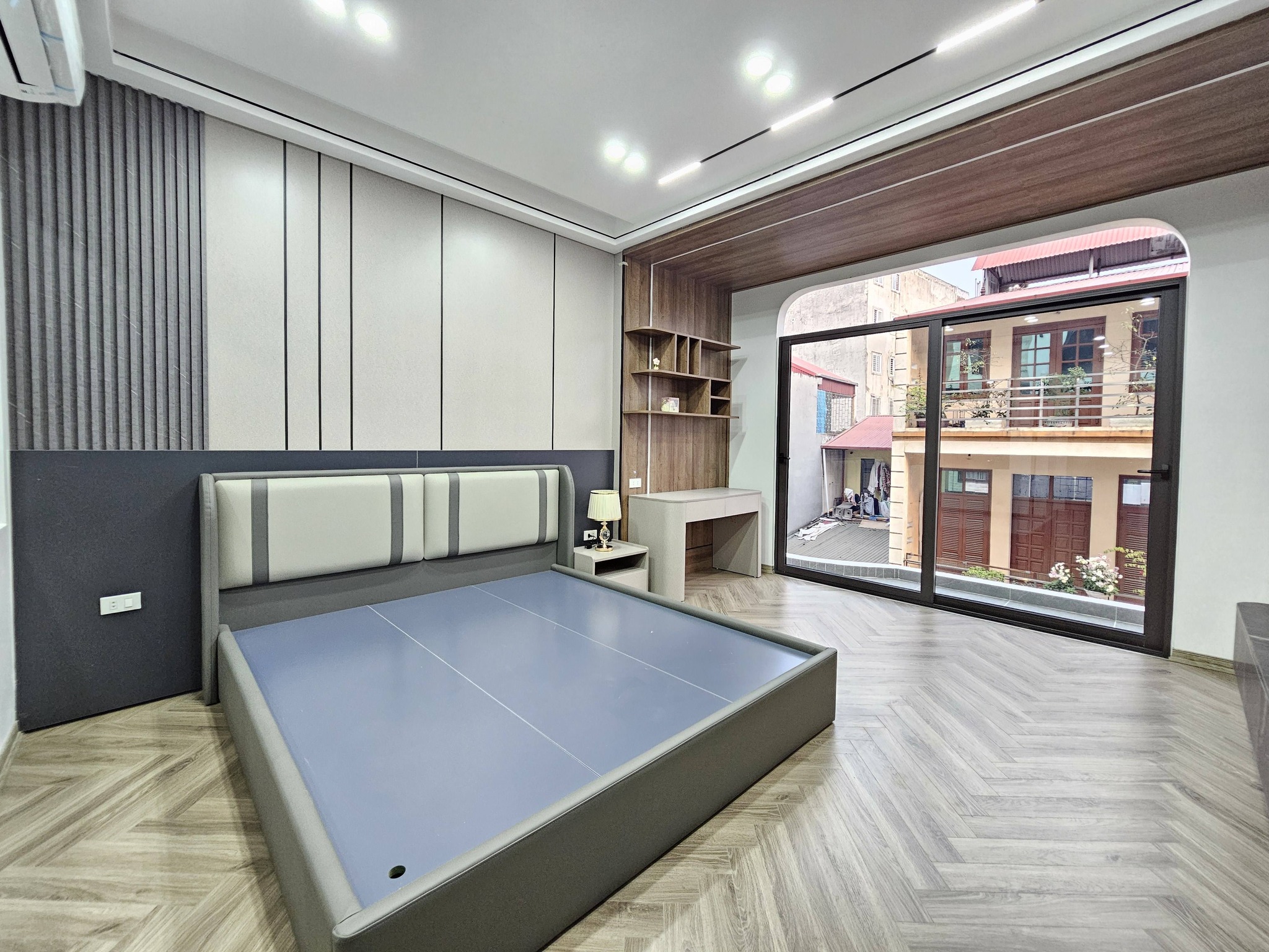 Bán nhà phố Nguyễn Văn Cừ, Gia Thụy, 7 tầng, DT 48m2, MT 4m, 4PN, thang máy, gara ô tô