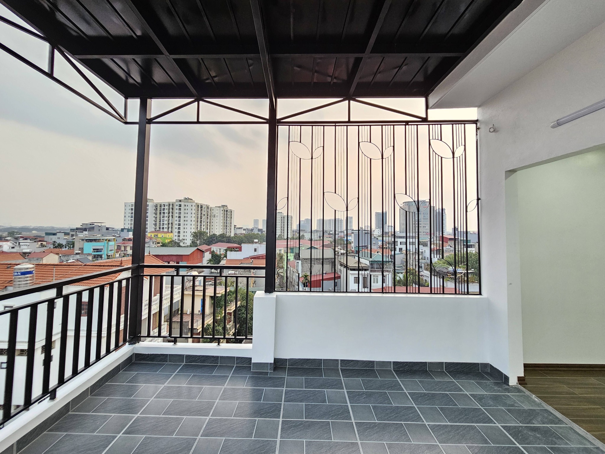 Bán nhà phố Nguyễn Văn Cừ, Gia Thụy, 7 tầng, DT 48m2, MT 4m, 4PN, thang máy, gara ô tô