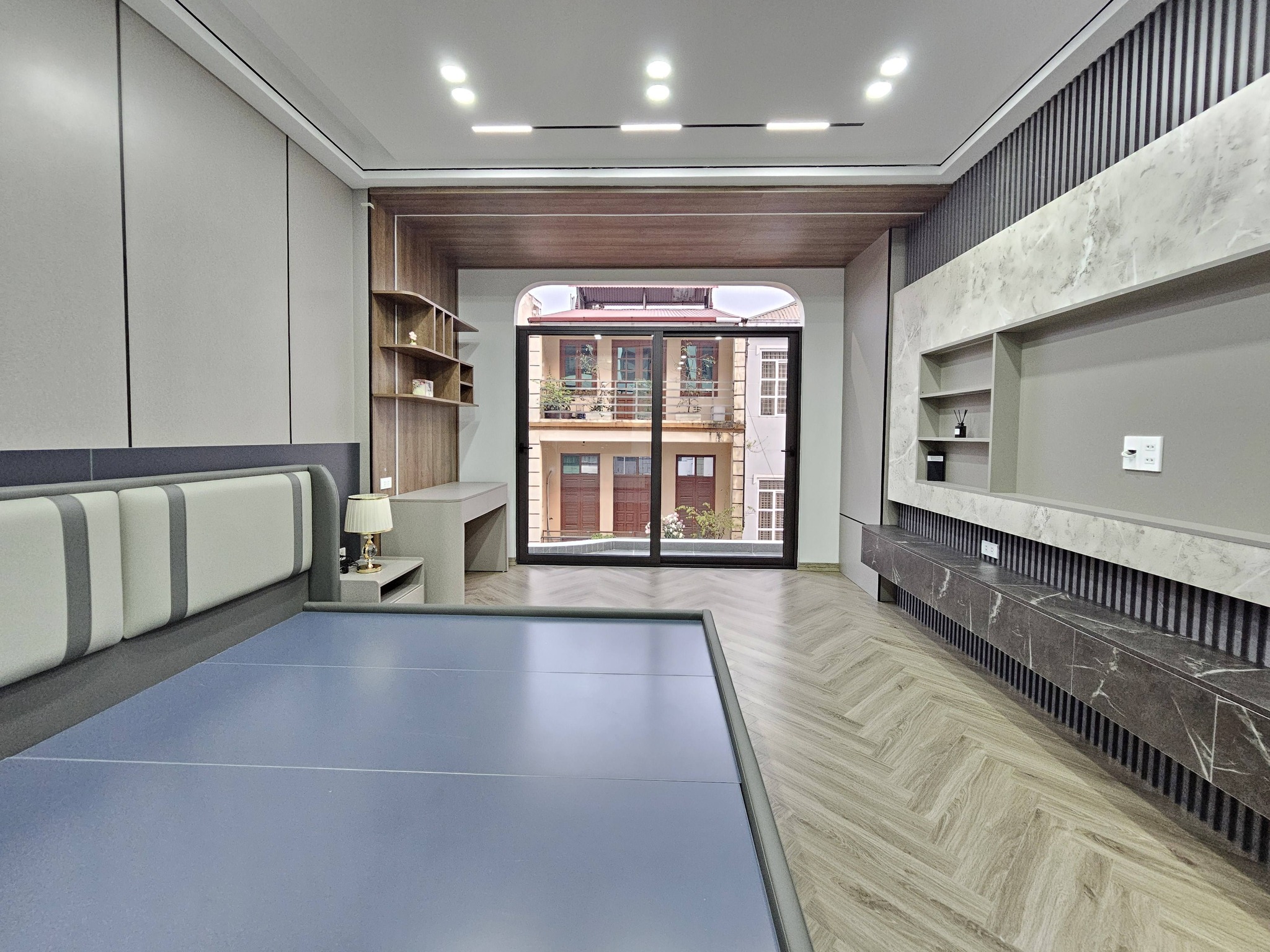 Bán nhà phố Nguyễn Văn Cừ, Gia Thụy, 7 tầng, DT 48m2, MT 4m, 4PN, thang máy, gara ô tô