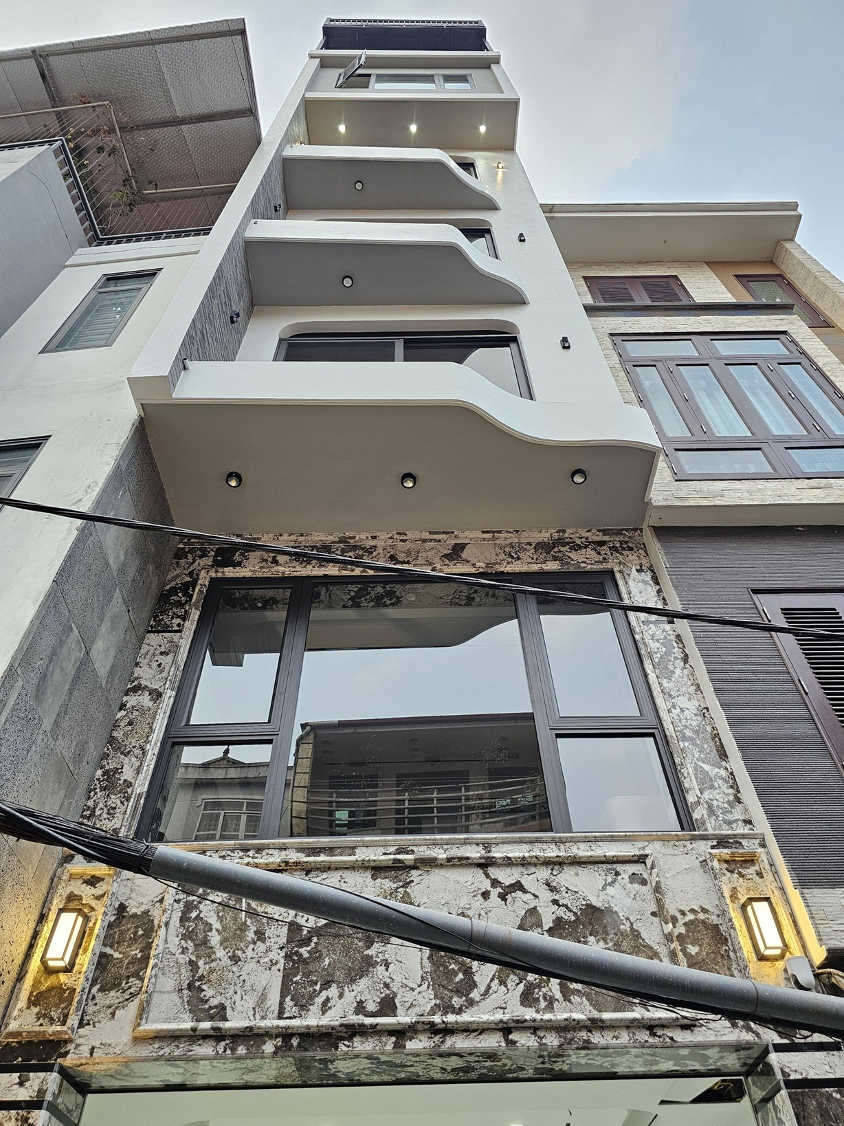 Bán nhà phố Nguyễn Văn Cừ, Gia Thụy, 7 tầng, DT 48m2, MT 4m, 4PN, thang máy, gara ô tô