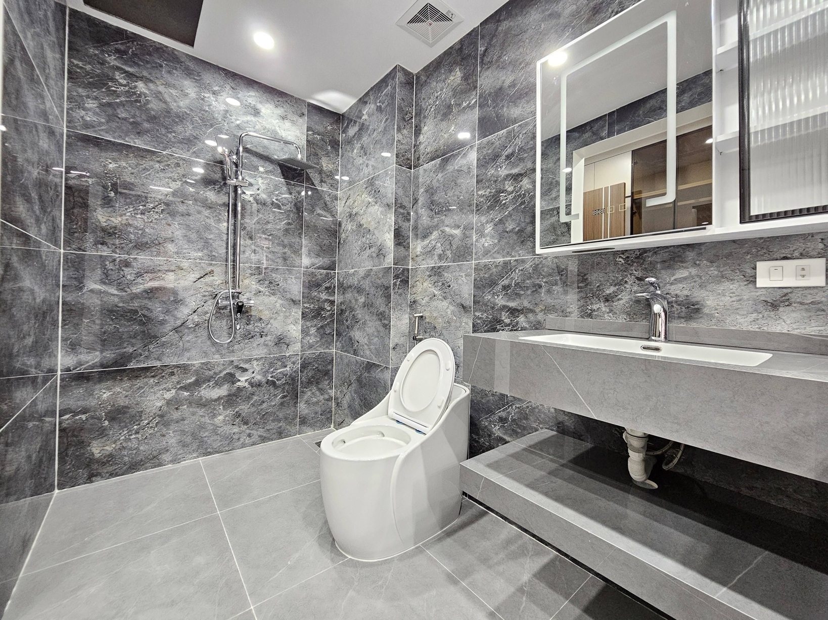 Bán nhà phố Nguyễn Văn Cừ, Gia Thụy, 7 tầng, DT 48m2, MT 4m, 4PN, thang máy, gara ô tô