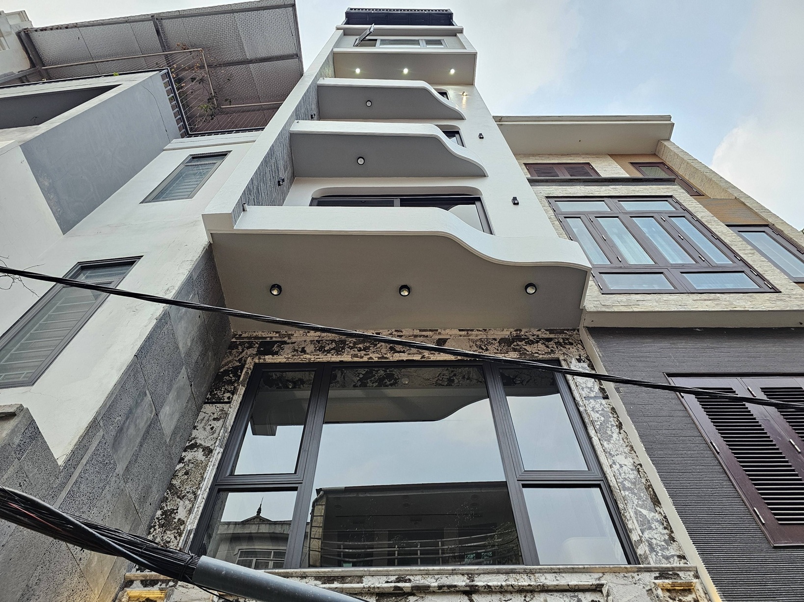 Bán nhà phố Nguyễn Văn Cừ, Gia Thụy, 7 tầng, DT 48m2, MT 4m, 4PN, thang máy, gara ô tô