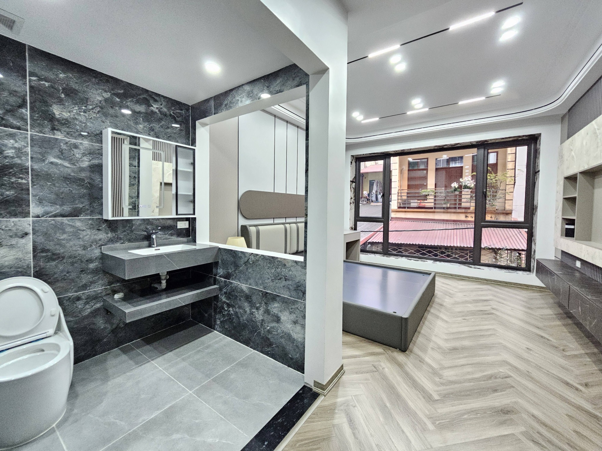 Bán nhà phố Nguyễn Văn Cừ, Gia Thụy, 7 tầng, DT 48m2, MT 4m, 4PN, thang máy, gara ô tô