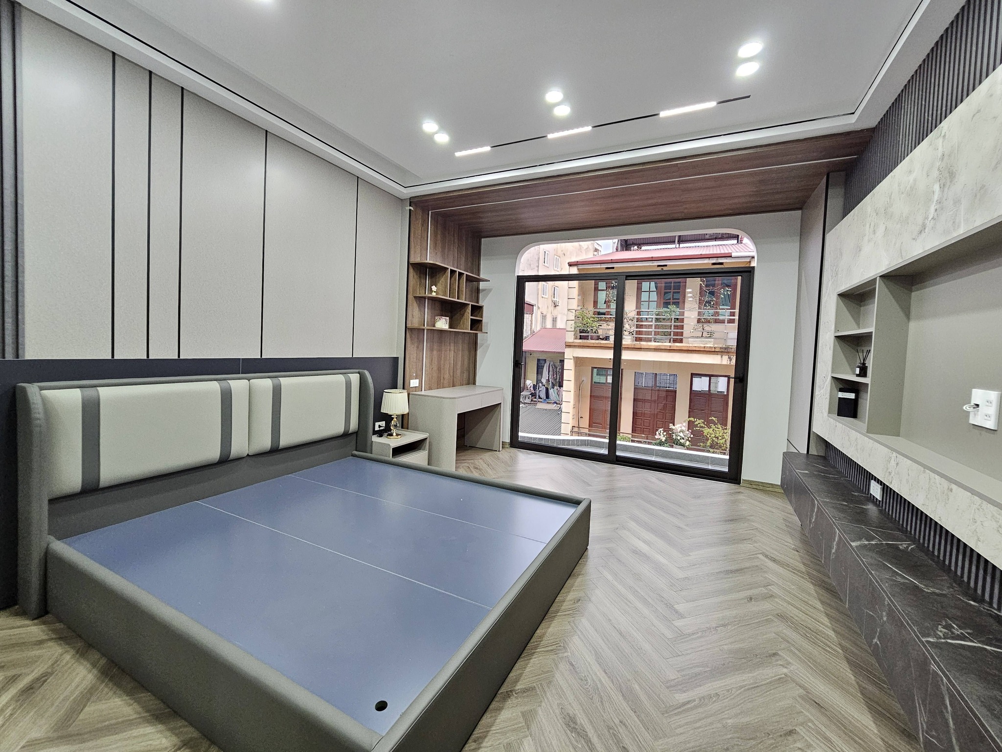 Bán nhà phố Nguyễn Văn Cừ, Gia Thụy, 7 tầng, DT 48m2, MT 4m, 4PN, thang máy, gara ô tô