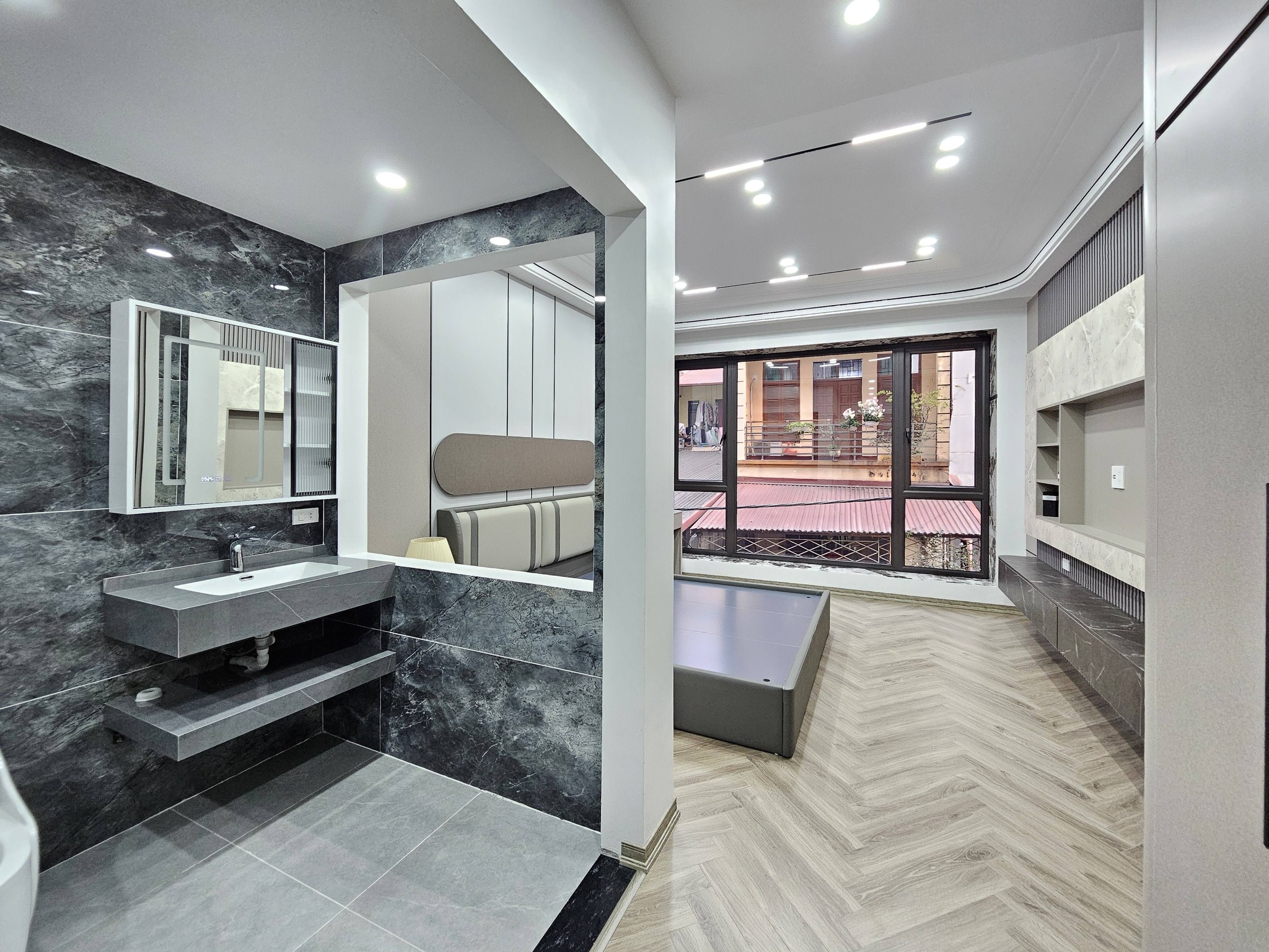 Bán nhà phố Nguyễn Văn Cừ, Gia Thụy, 7 tầng, DT 48m2, MT 4m, 4PN, thang máy, gara ô tô