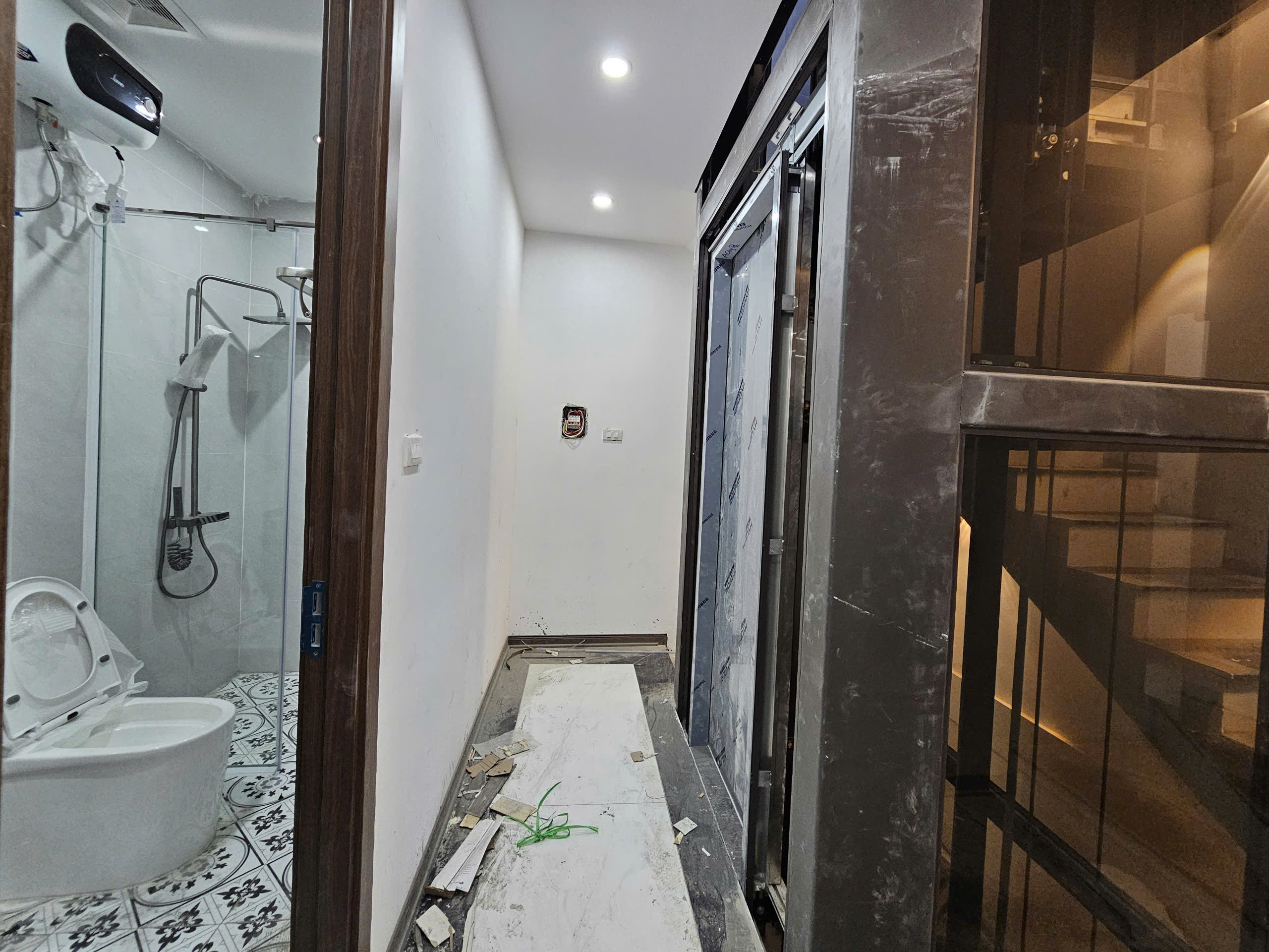 Bán nhà phố Thạch Bàn, Nhà 6 tầng, DT 39m2, MT 4.5m, 3PN, full nội thất, có thang máy, 2025