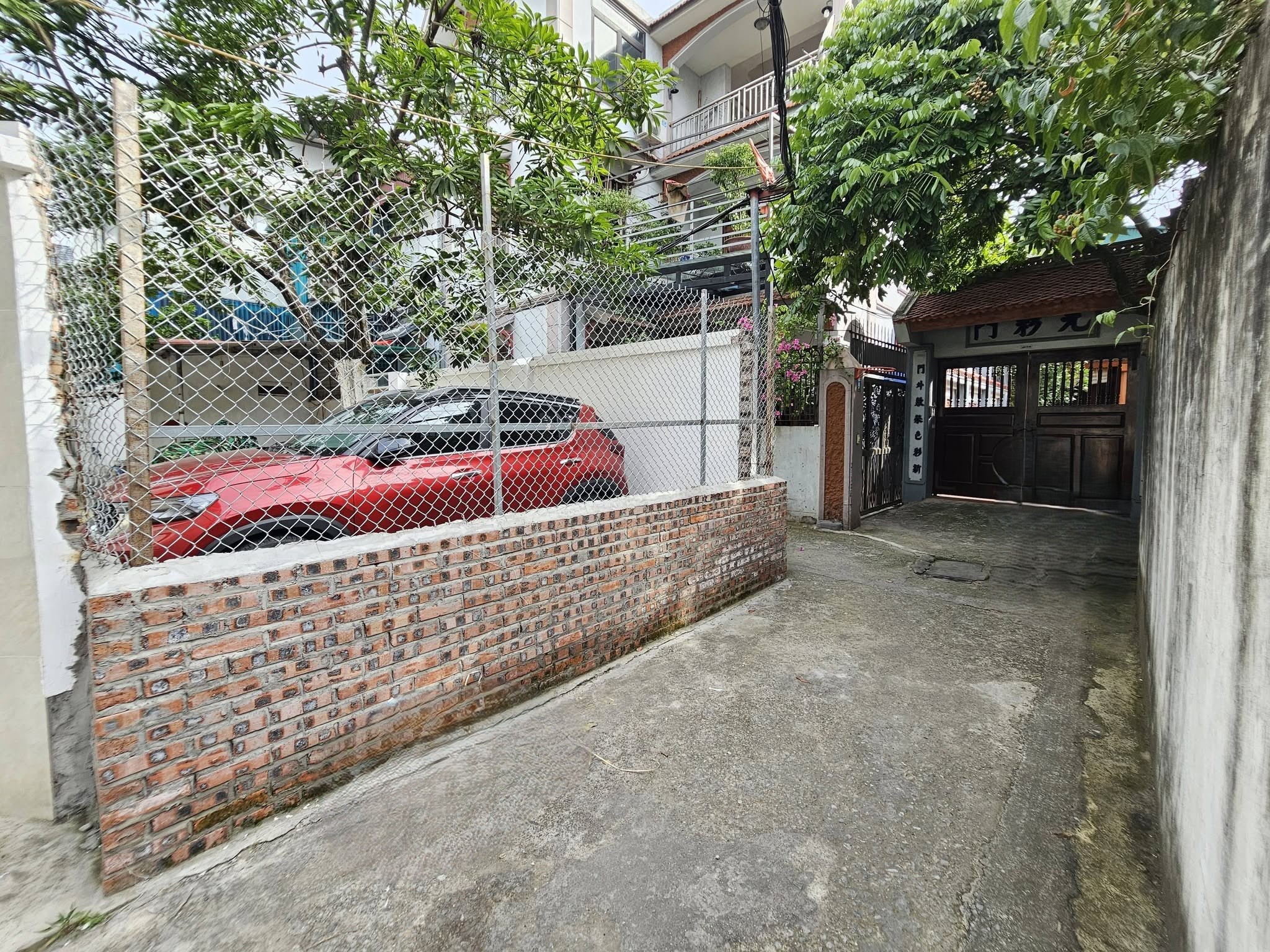Bán đất phố Nguyễn Thời Trung, Thạch Bàn, DT 50m2, MT 4.5m, lô góc, ô tô vào nhà, 2026