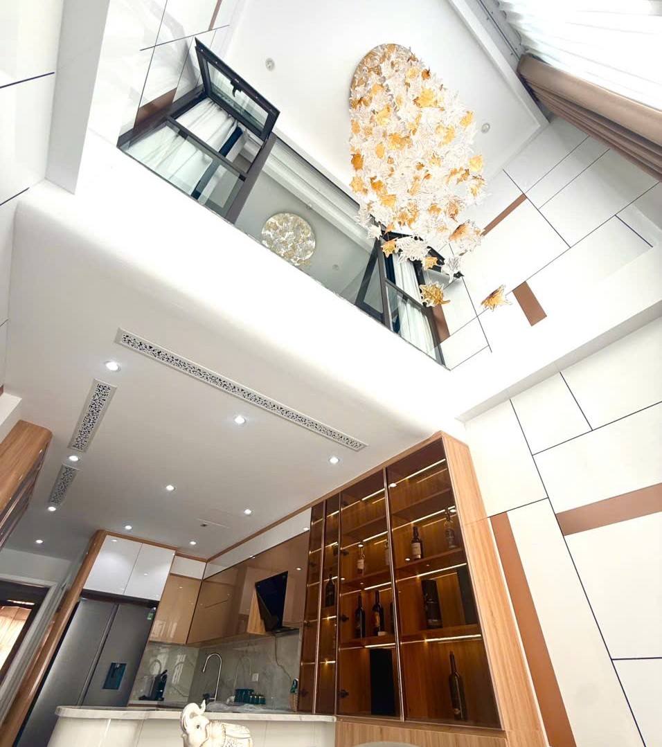 Bán nhà phân lô chân cầu Vĩnh Tuy, 8 tầng, DT 50m2, MT 3.6m, 3PN, có thang máy, gara ô tô