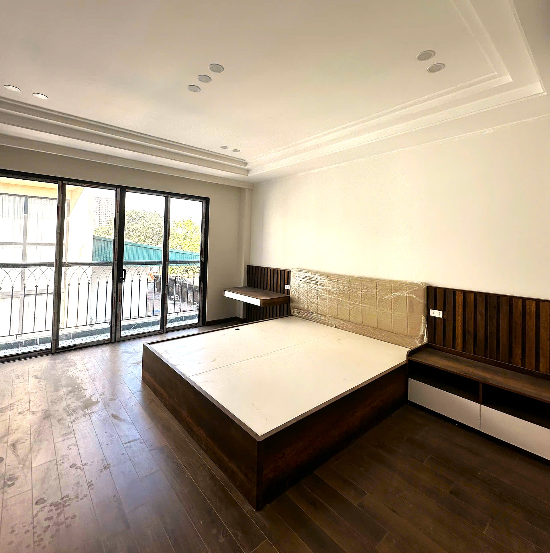 Bán nhà phố Lâm Hạ, gần hồ Hàng Không, 7 tầng, DT 68m2, MT 5m, 4PN, full nội thất