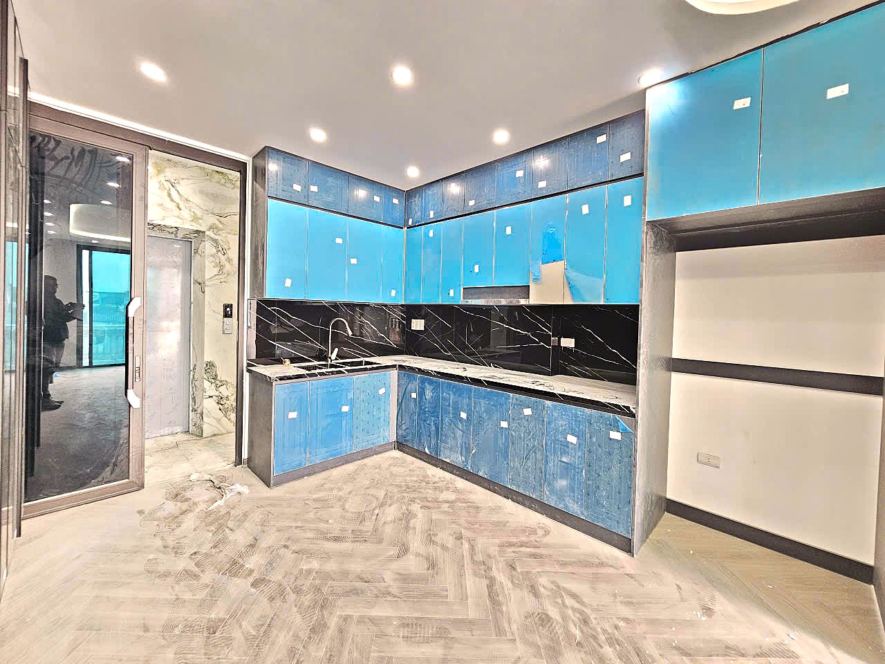 Bán nhà phân lô phố Cổ Linh, Thạch Bàn, 7 tầng, DT 40m2, MT 3.8m, 4PN, tiện kinh doanh