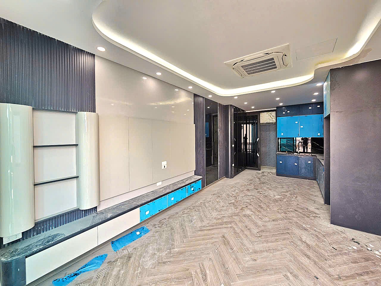 Bán nhà phân lô phố Cổ Linh, Thạch Bàn, 7 tầng, DT 40m2, MT 3.8m, 4PN, tiện kinh doanh