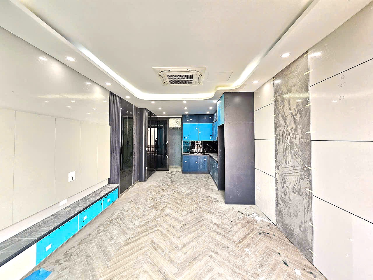 Bán nhà phân lô phố Cổ Linh, Thạch Bàn, 7 tầng, DT 40m2, MT 3.8m, 4PN, tiện kinh doanh