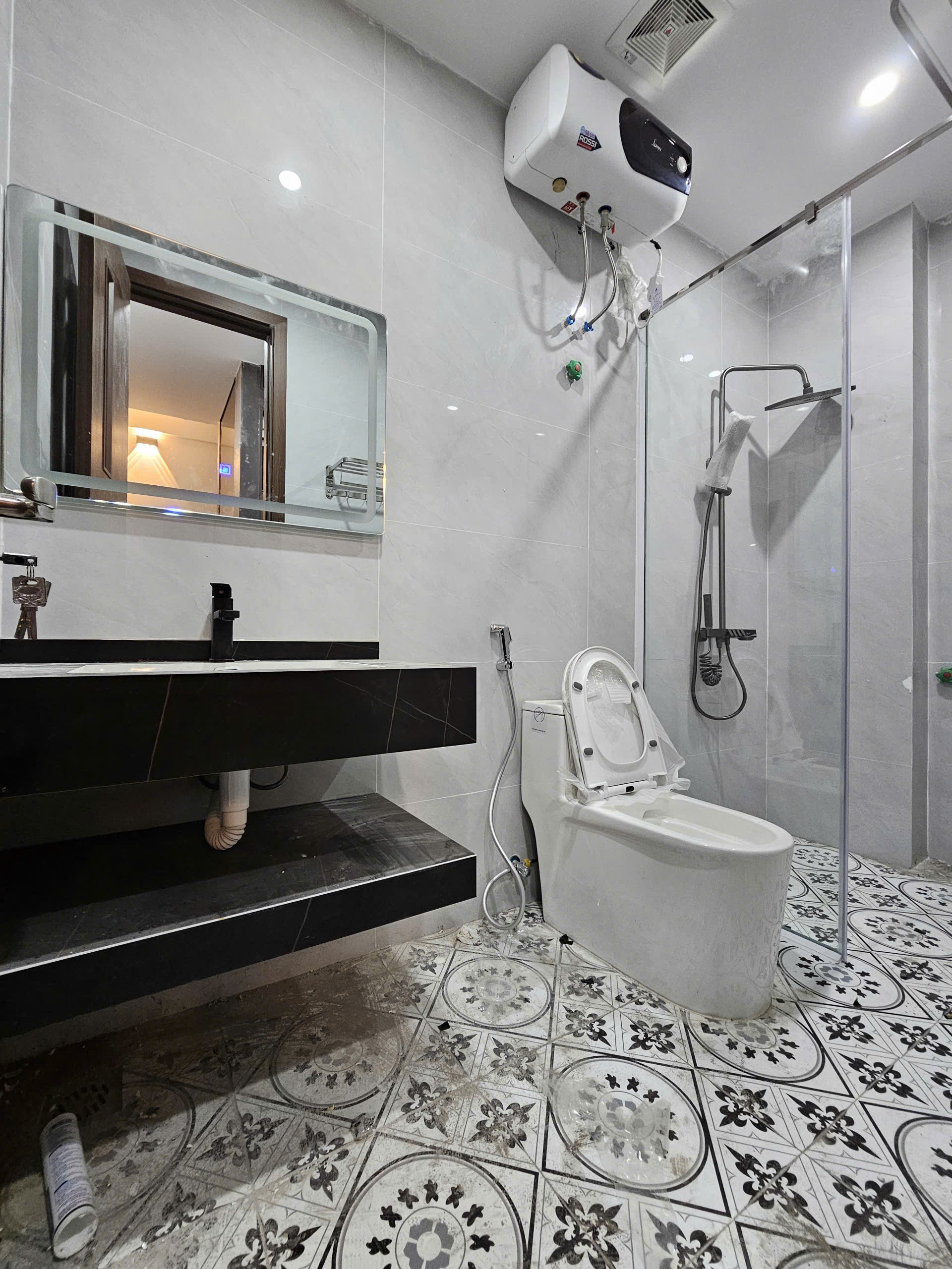 Bán nhà phố Thạch Bàn, Nhà 6 tầng, DT 39m2, MT 4.5m, 3PN, full nội thất, có thang máy, 2025