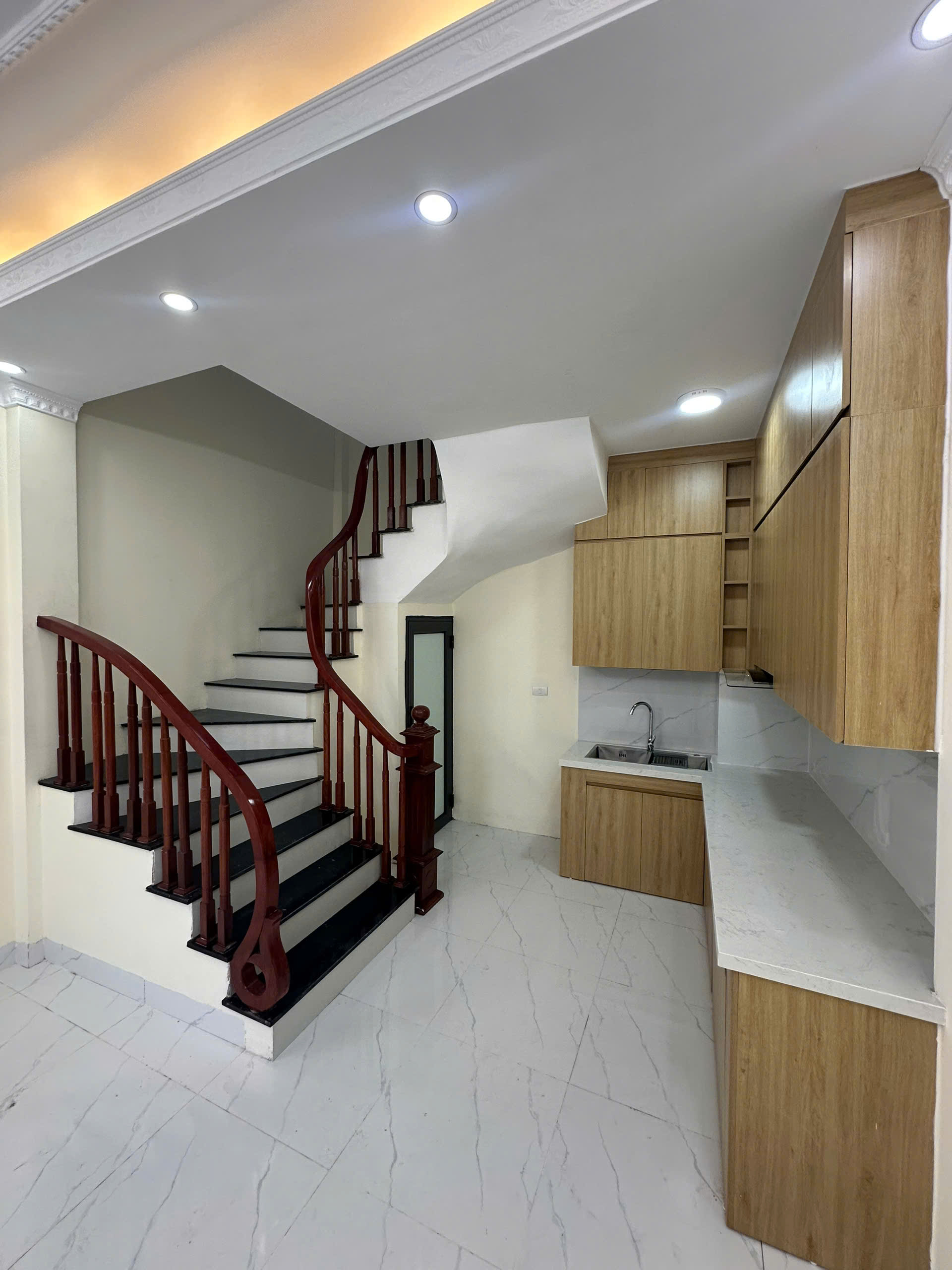 Bán nhà phố Đàm Quang Trung, gần cầu Vĩnh Tuy, 5 tầng, DT 30m2, MT 4m, ĐÃ BÁN