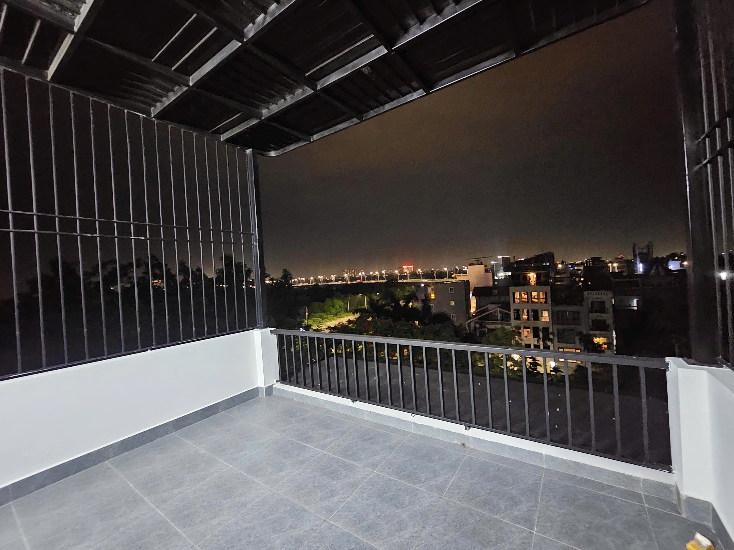 Bán nhà Ngõ 204 phố Cổ Linh, 7 tầng, DT 45m2, MT 4m, 3PN, full nội thất, tiện kinh doanh