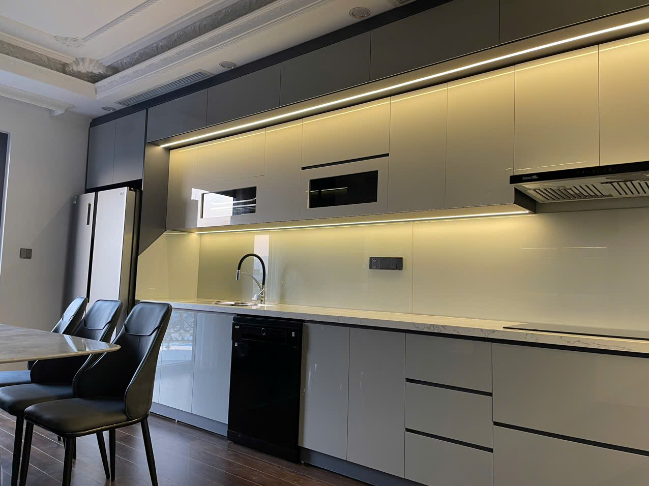 Bán nhà mặt ngõ phố Nguyễn Lam, gần Vinschool, 7 tầng, DT 65m2, MT 3.8m, 2025