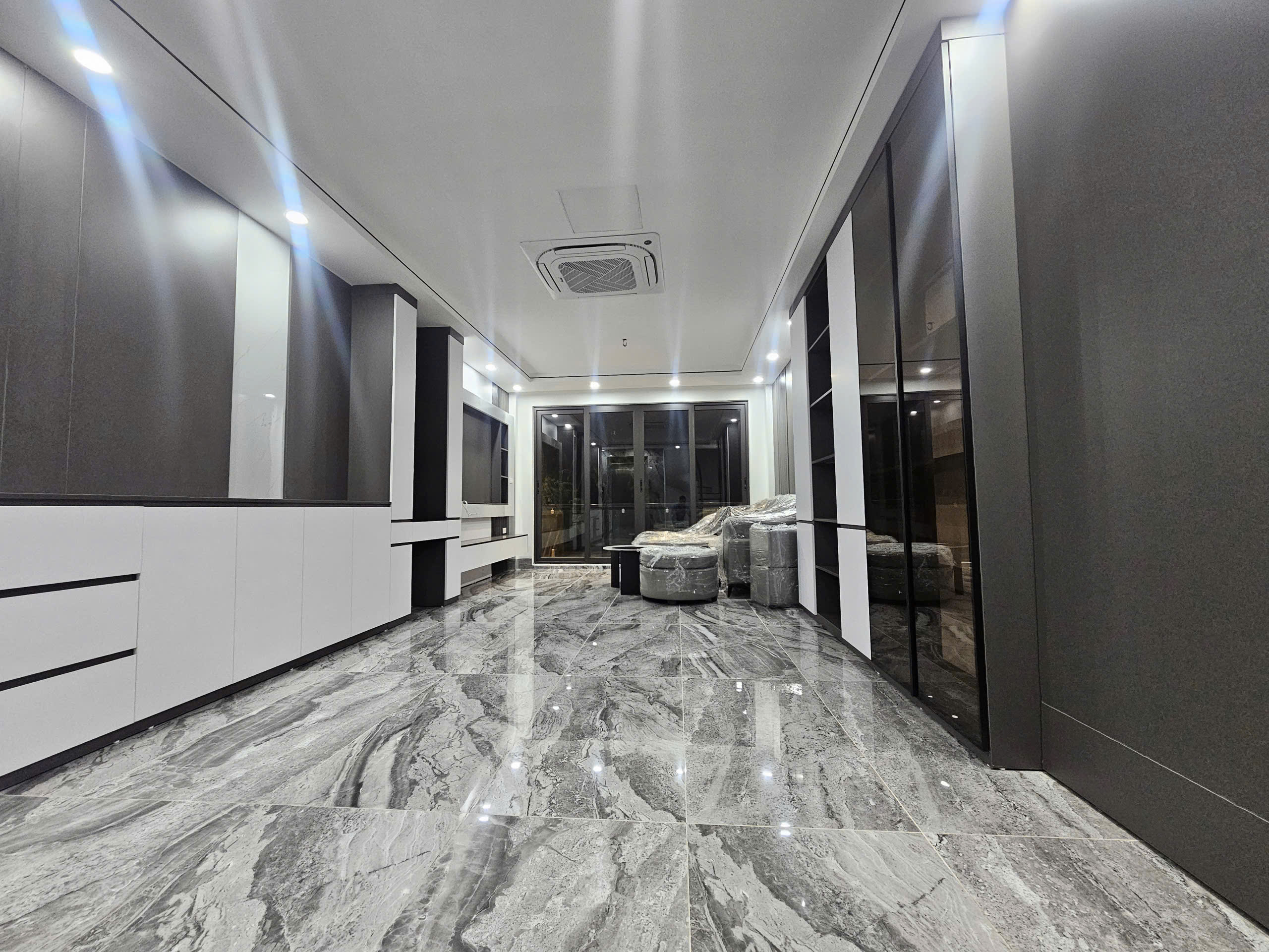 Bán nhà Ngõ 204 phố Cổ Linh, 7 tầng, DT 45m2, MT 4m, 3PN, full nội thất, tiện kinh doanh