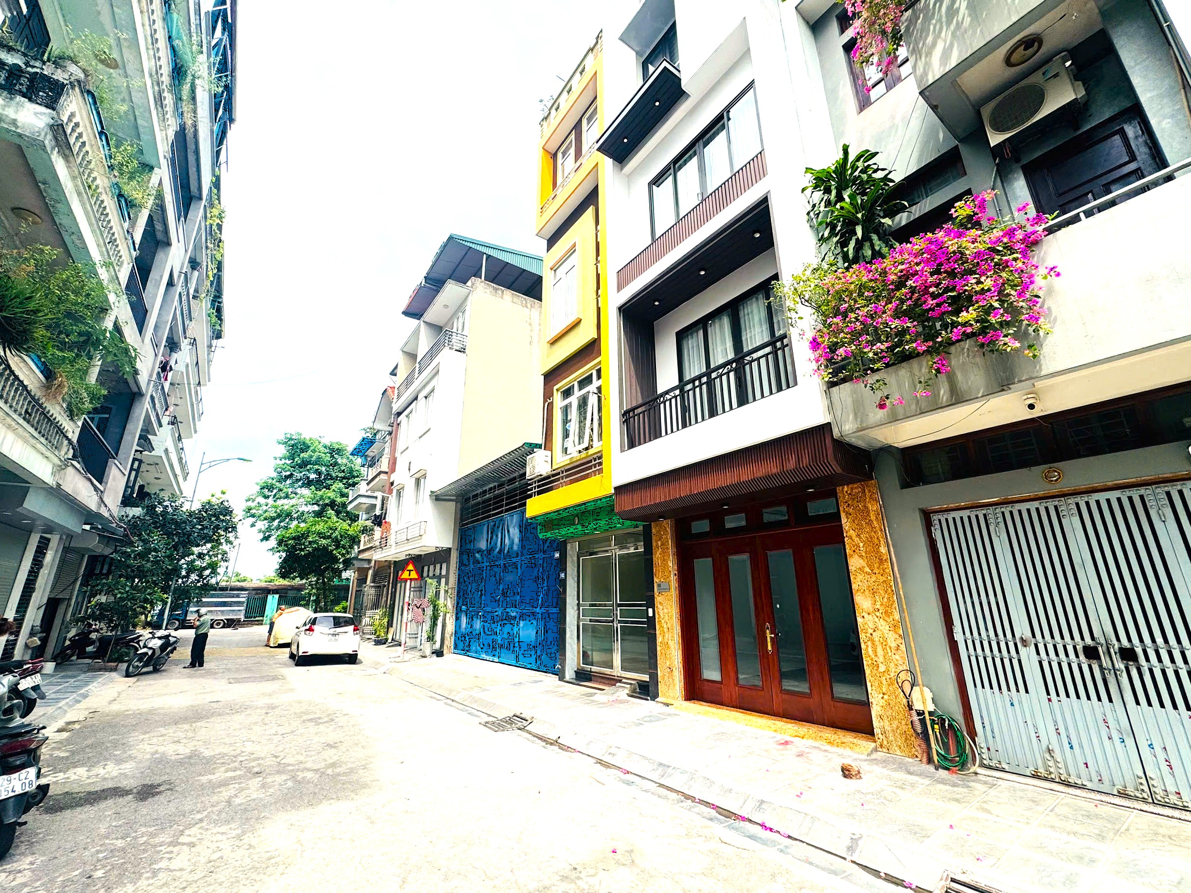 Bán nhà phân lô phố Thanh Am, Việt Hưng, 6 tầng, DT 50m2, MT 4m, 4PN, full nội thất, đường 10m