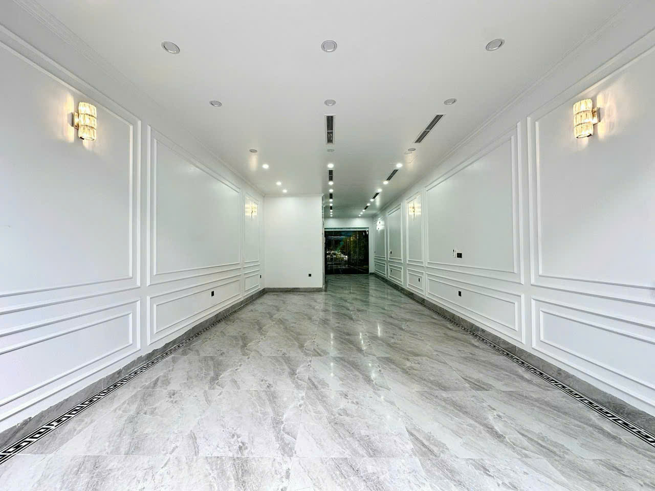 Bán nhà Nguyễn Văn Cừ, gần chợ Gia Lâm, 6 tầng, DT 70m2, MT 5.2m, 4PN, có thang máy