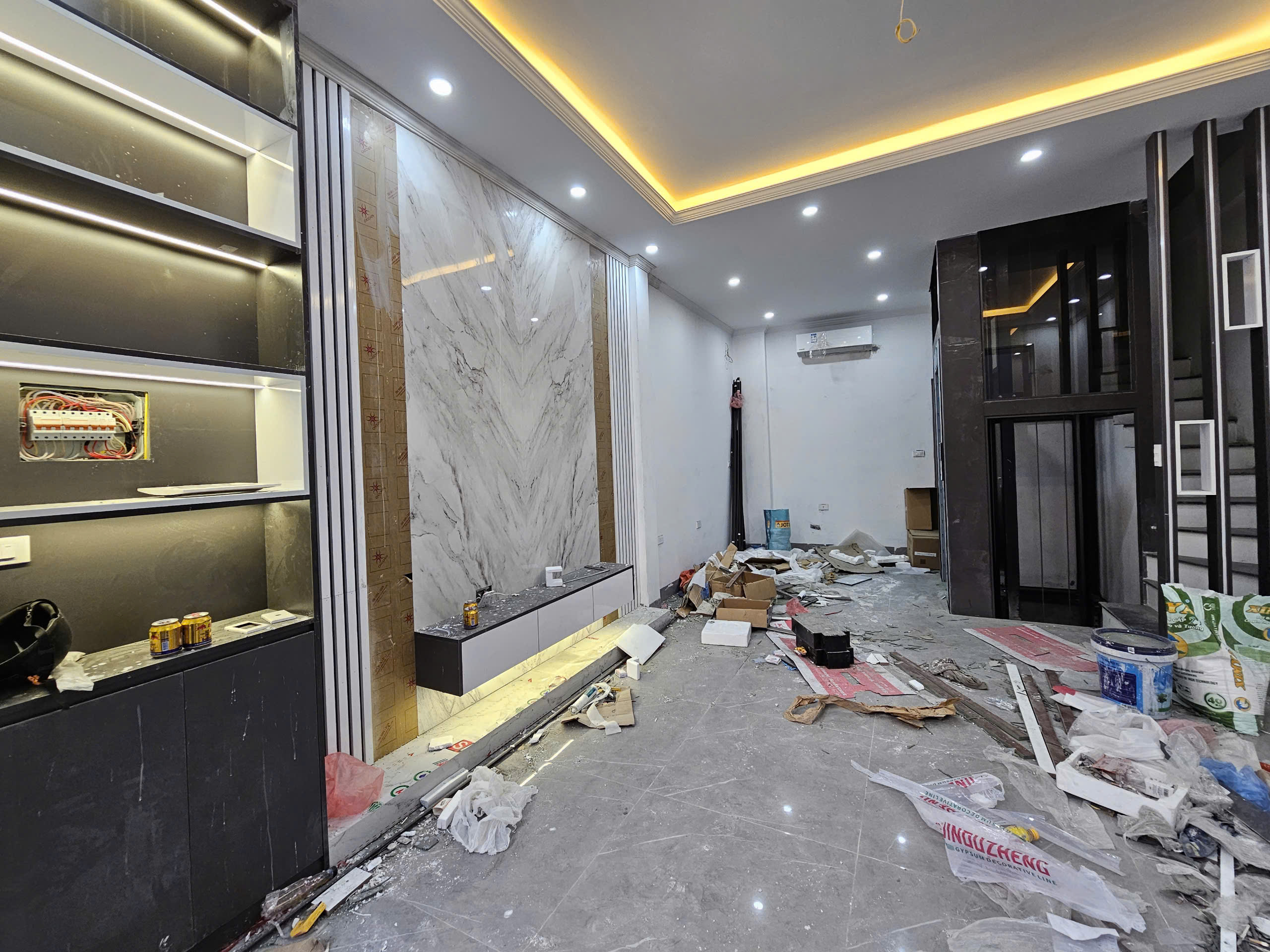 Bán nhà phố Thạch Bàn, Nhà 6 tầng, DT 39m2, MT 4.5m, 3PN, full nội thất, có thang máy, 2025