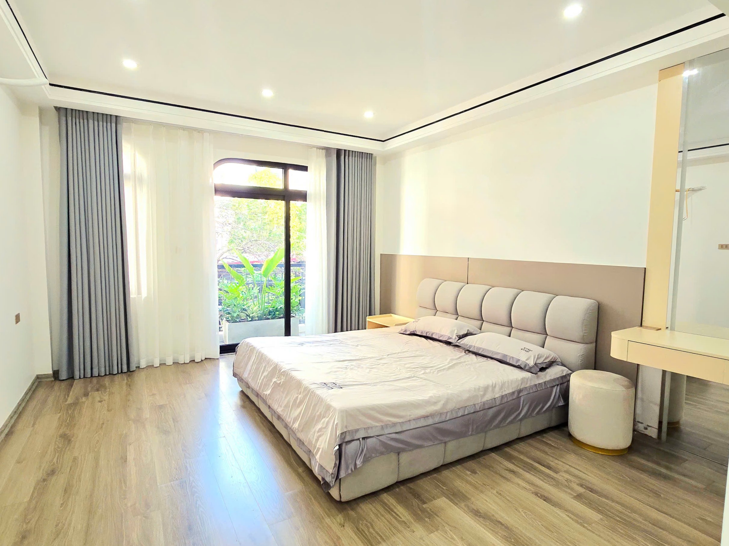 Bán nhà phố Nguyễn Thời Trung, Thạch Bàn, 6 tầng, DT 45m2, MT 4.2m, 3PN, 2026