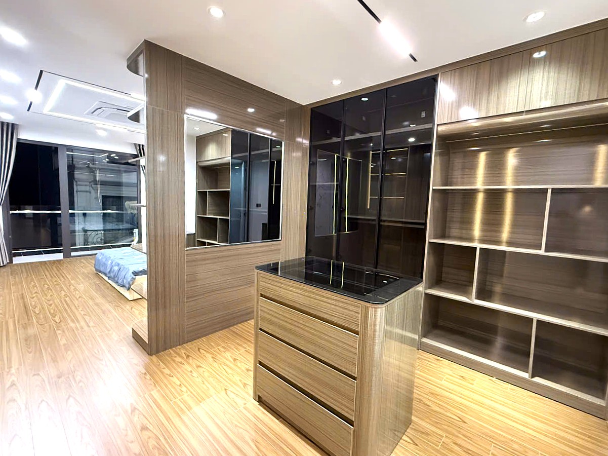 Bán nhà phố Đàm Quang Trung, chân cầu Vĩnh Tuy, 8 tầng, DT 60m2, MT 4m, 4PN, full nội thất