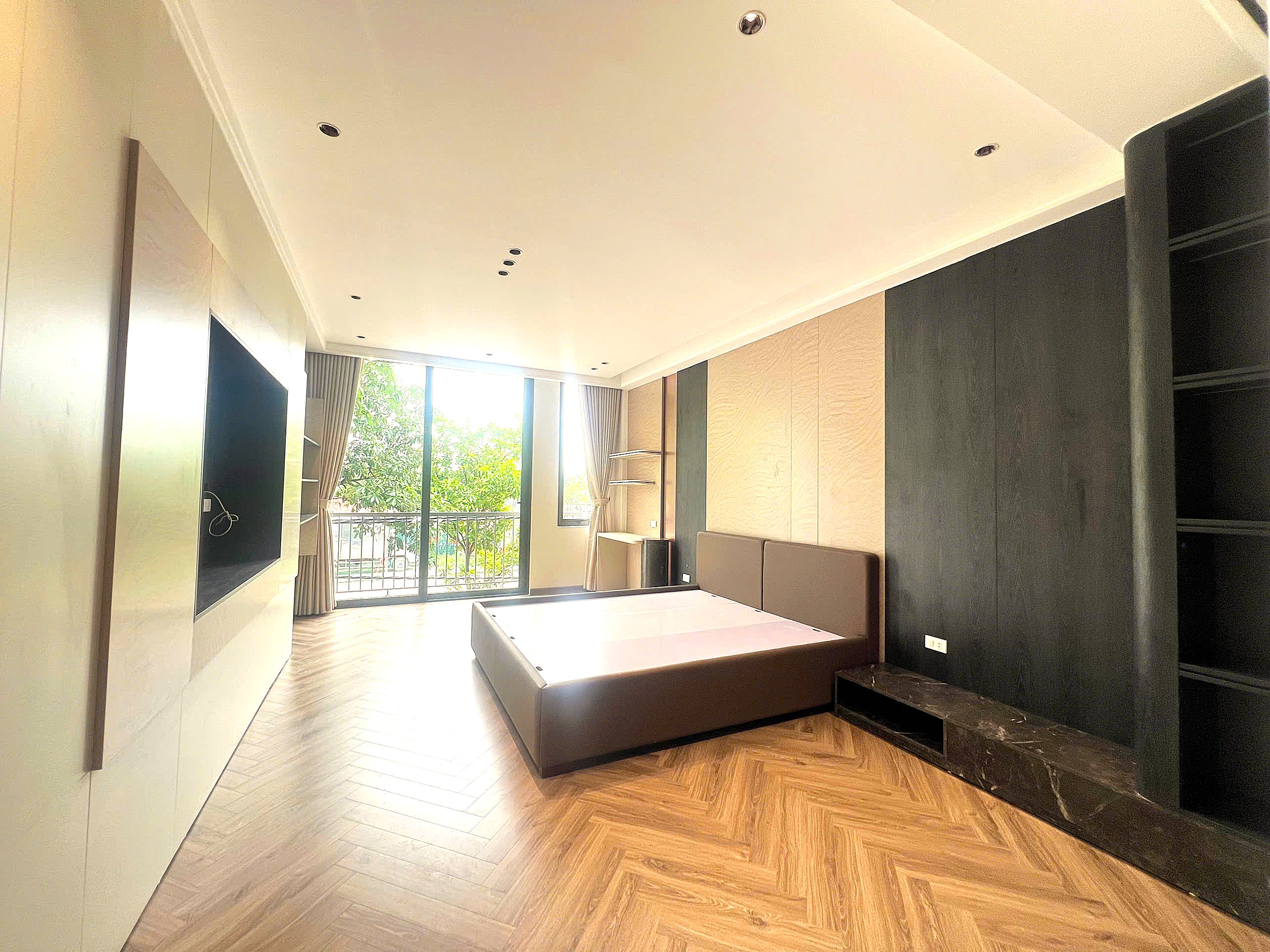 Bán nhà mặt ngõ Nguyễn Thời Trung, Thạch Bàn, 6 tầng, DT 53m2, MT 4m, tiện kinh doanh