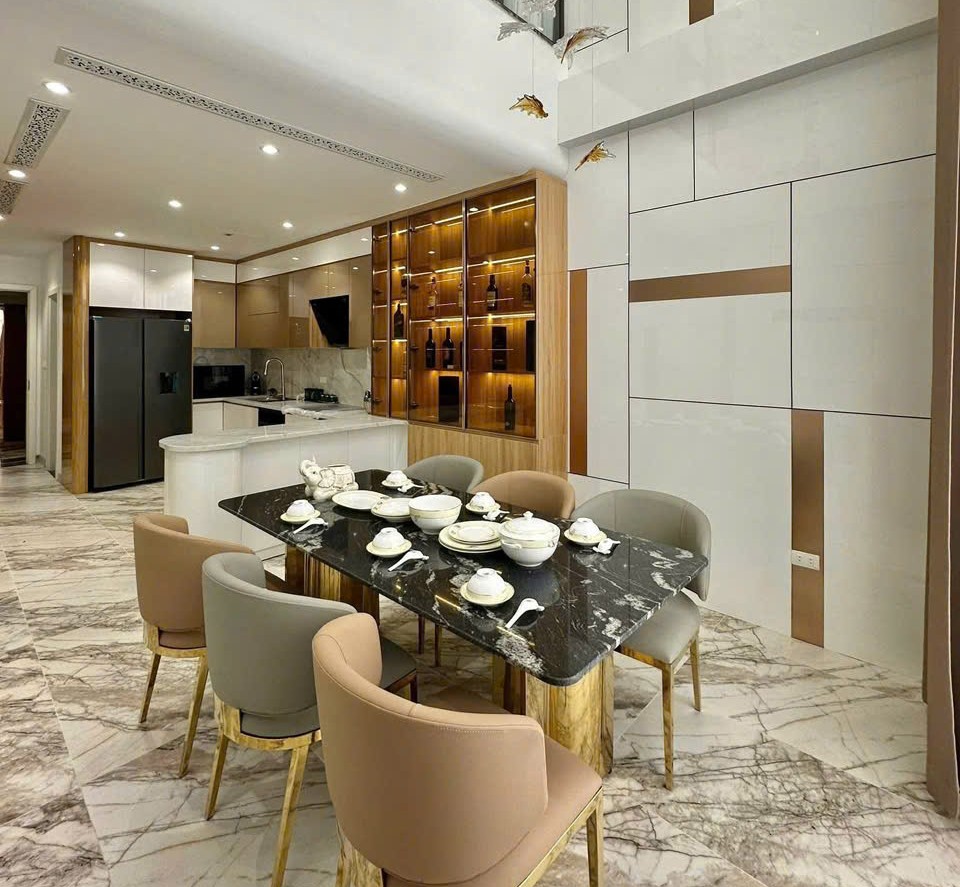Bán nhà phân lô chân cầu Vĩnh Tuy, 8 tầng, DT 50m2, MT 3.6m, 3PN, có thang máy, gara ô tô