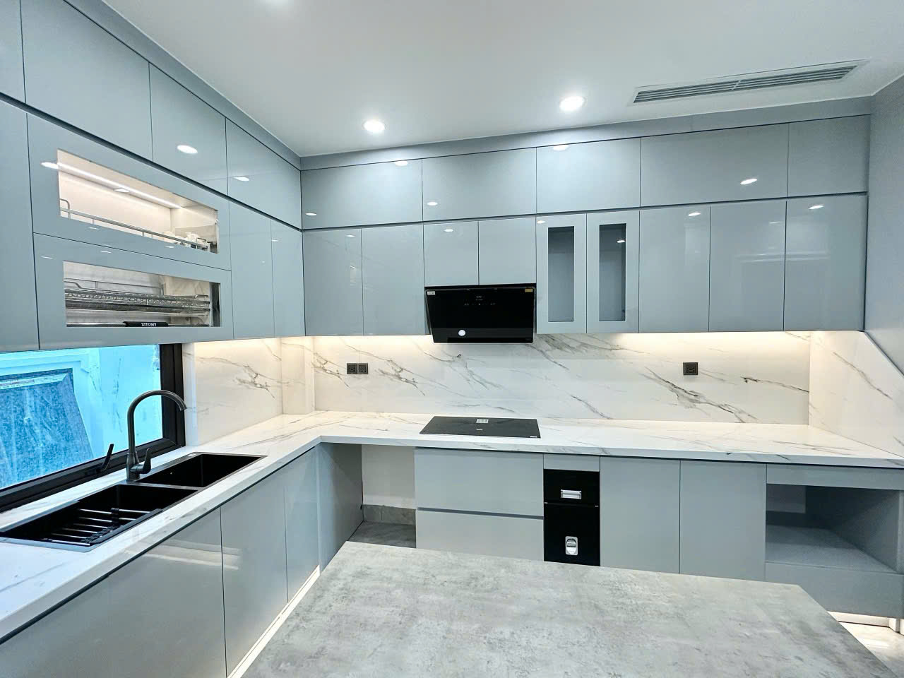 Bán nhà Nguyễn Văn Cừ, gần chợ Gia Lâm, 6 tầng, DT 70m2, MT 5.2m, 4PN, có thang máy