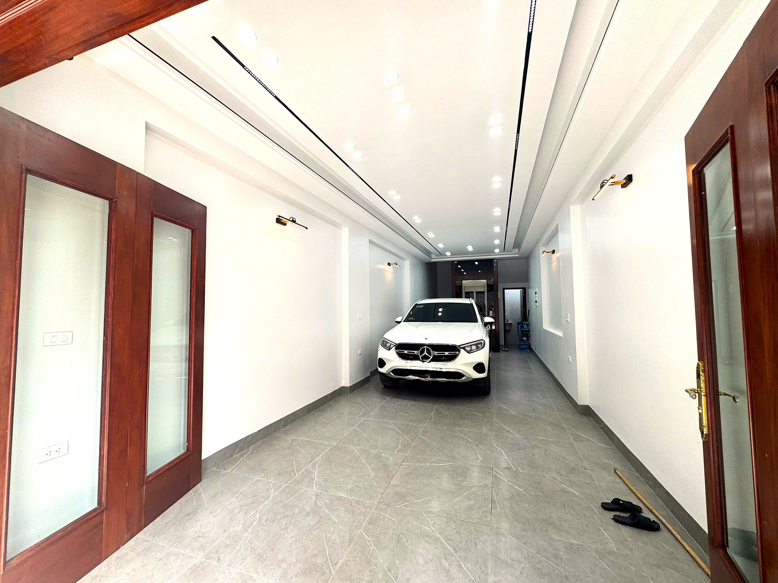 Bán nhà phân lô phố Thanh Am, Việt Hưng, 6 tầng, DT 50m2, MT 4m, 4PN, full nội thất, đường 10m
