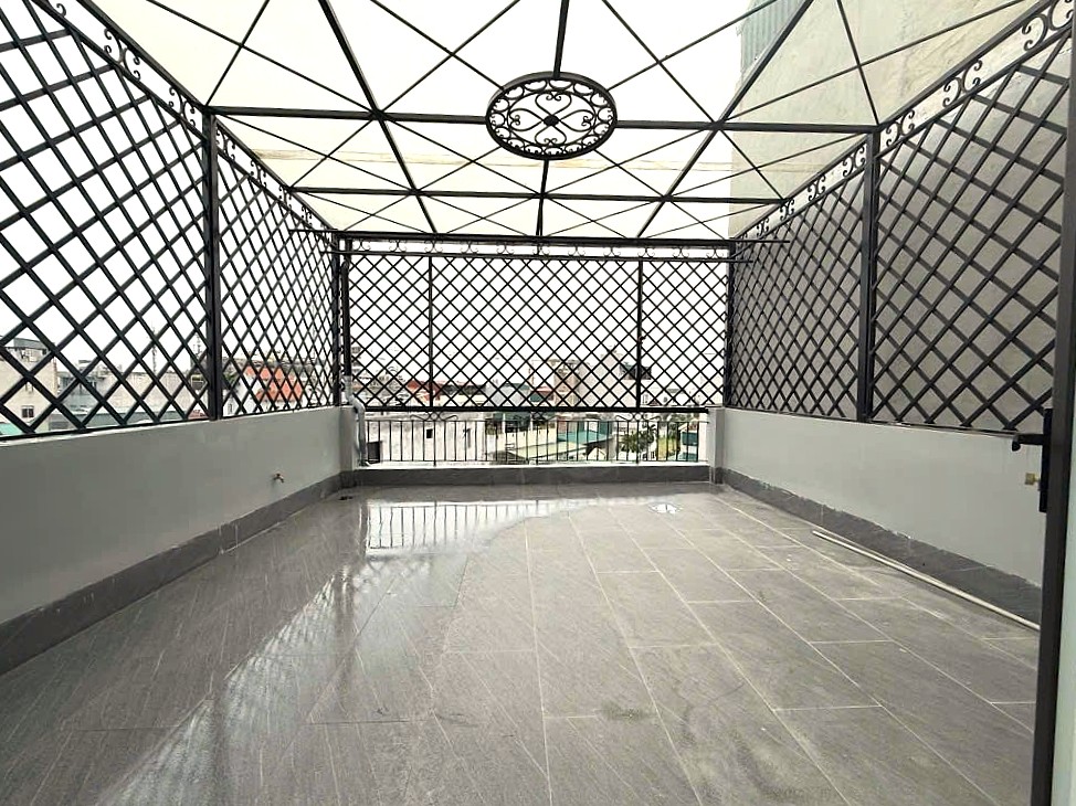 Bán nhà Ngõ 63 phố Cổ Linh, Thạch Bàn, 6 tầng, DT 40m2, MT 4.7m, có thang máy, gara ô tô