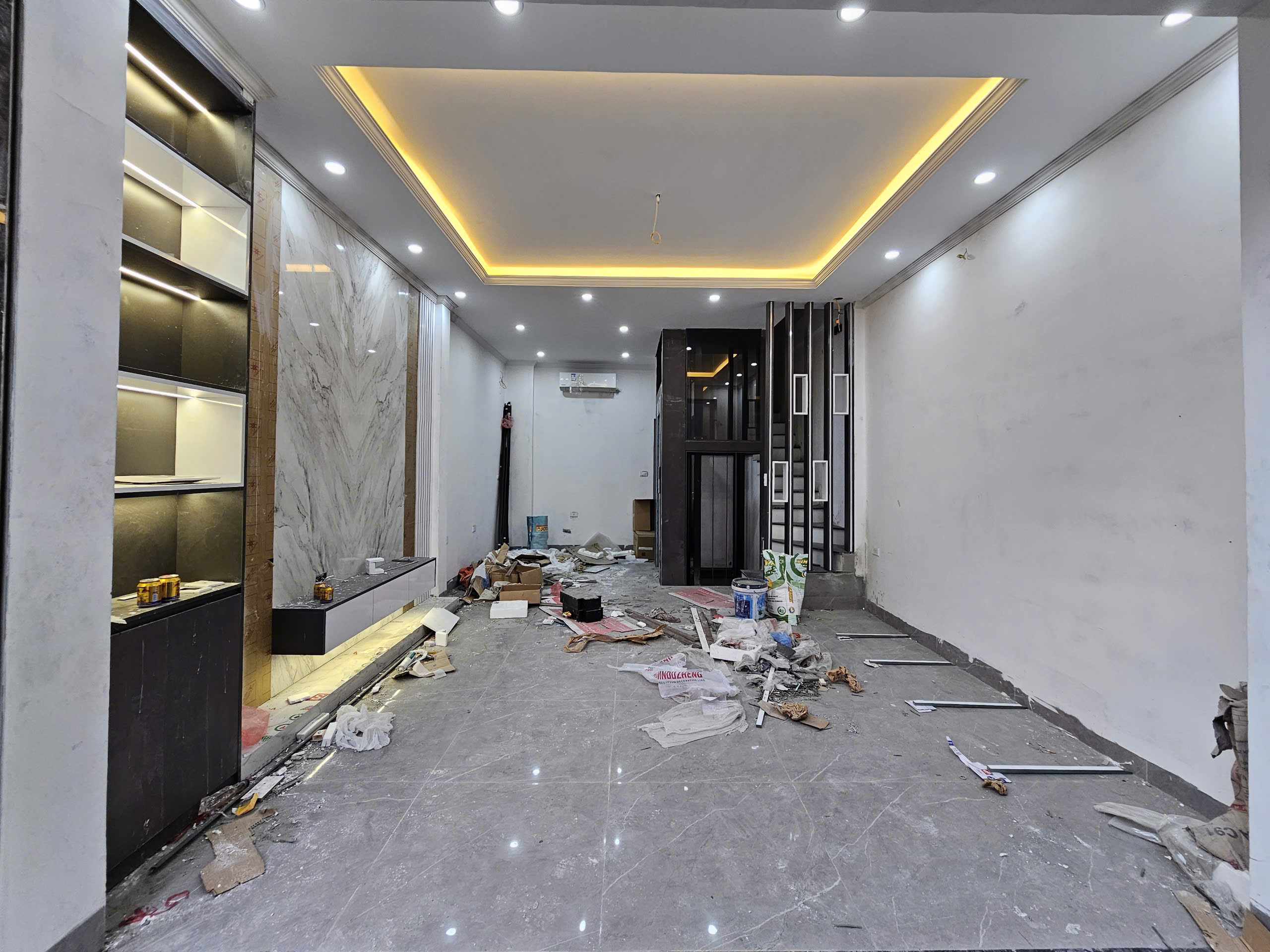 Bán nhà phố Thạch Bàn, Nhà 6 tầng, DT 39m2, MT 4.5m, 3PN, full nội thất, có thang máy, 2025