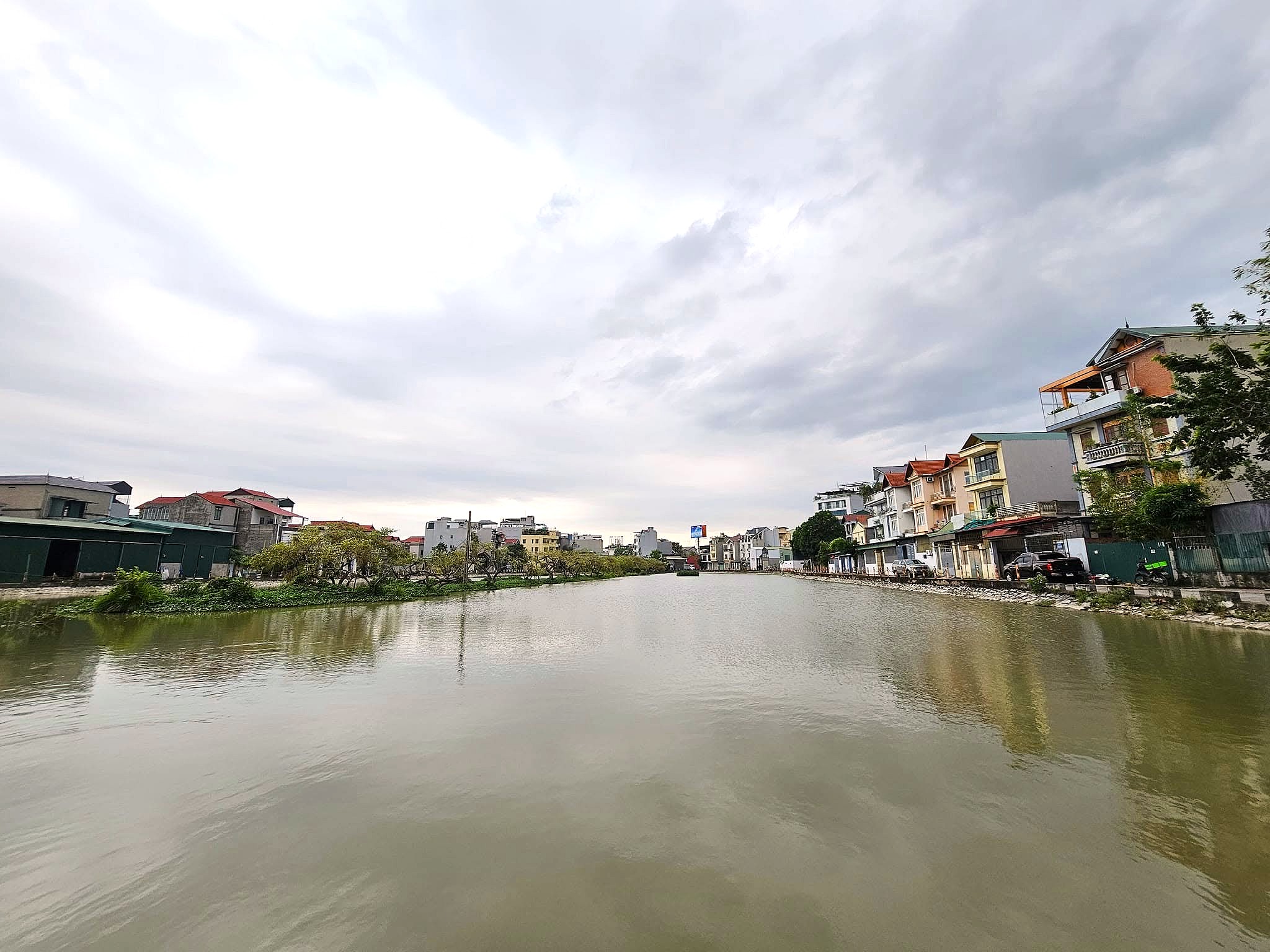 Bán đất gần hồ Đầm Tranh, Cự Khối, DT 76m2, MT 9m, đường 9m, tiện kinh doanh, VP cty