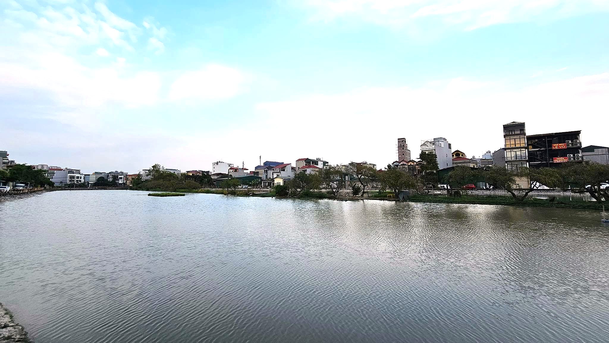 Bán đất gần hồ Đầm Tranh, Cự Khối, DT 76m2, MT 9m, đường 9m, tiện kinh doanh, VP cty