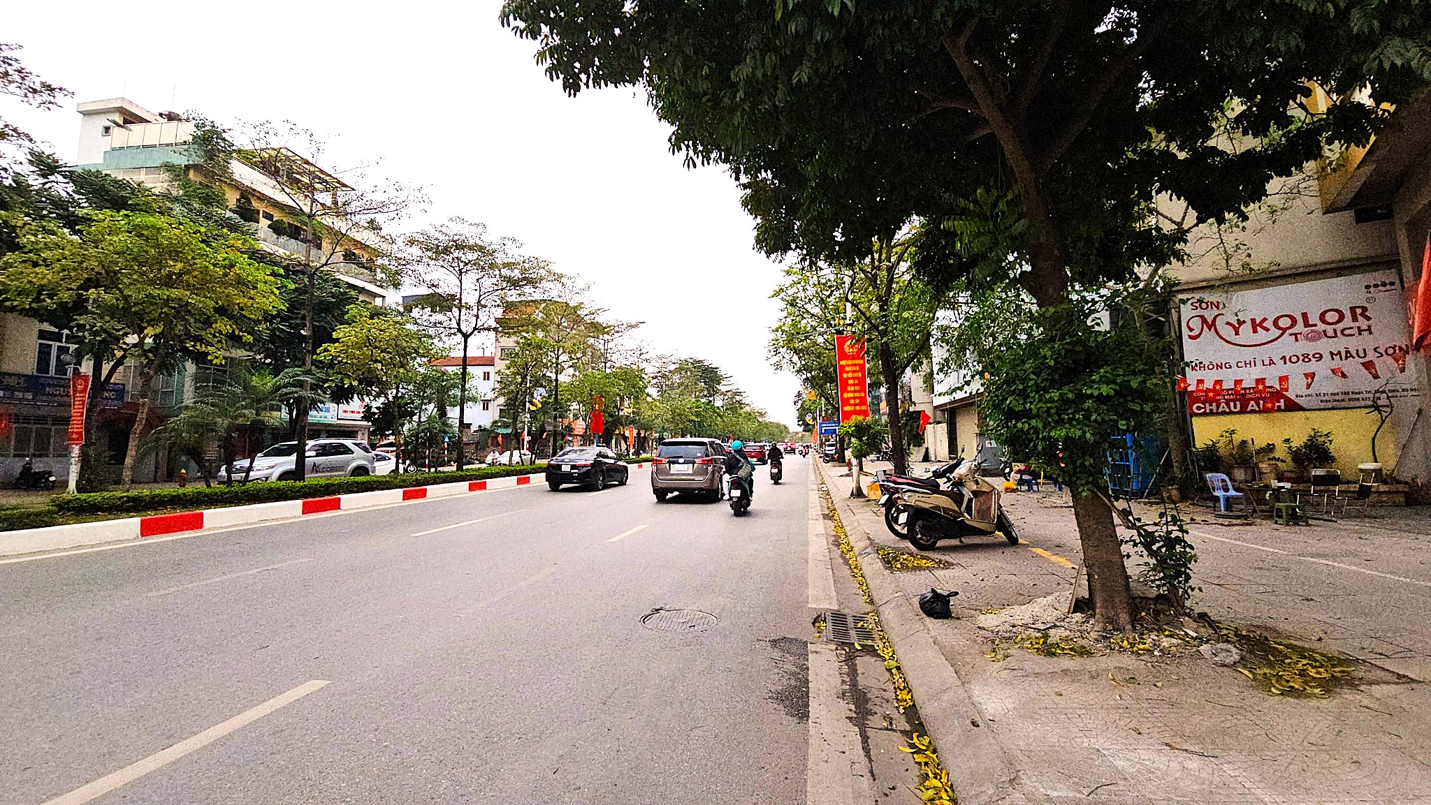 Bán đất mặt phố Cổ Linh, Thạch Bàn, DT 73m2, MT 7m, tiện kinh doanh, buôn bán, 32.5 tỷ