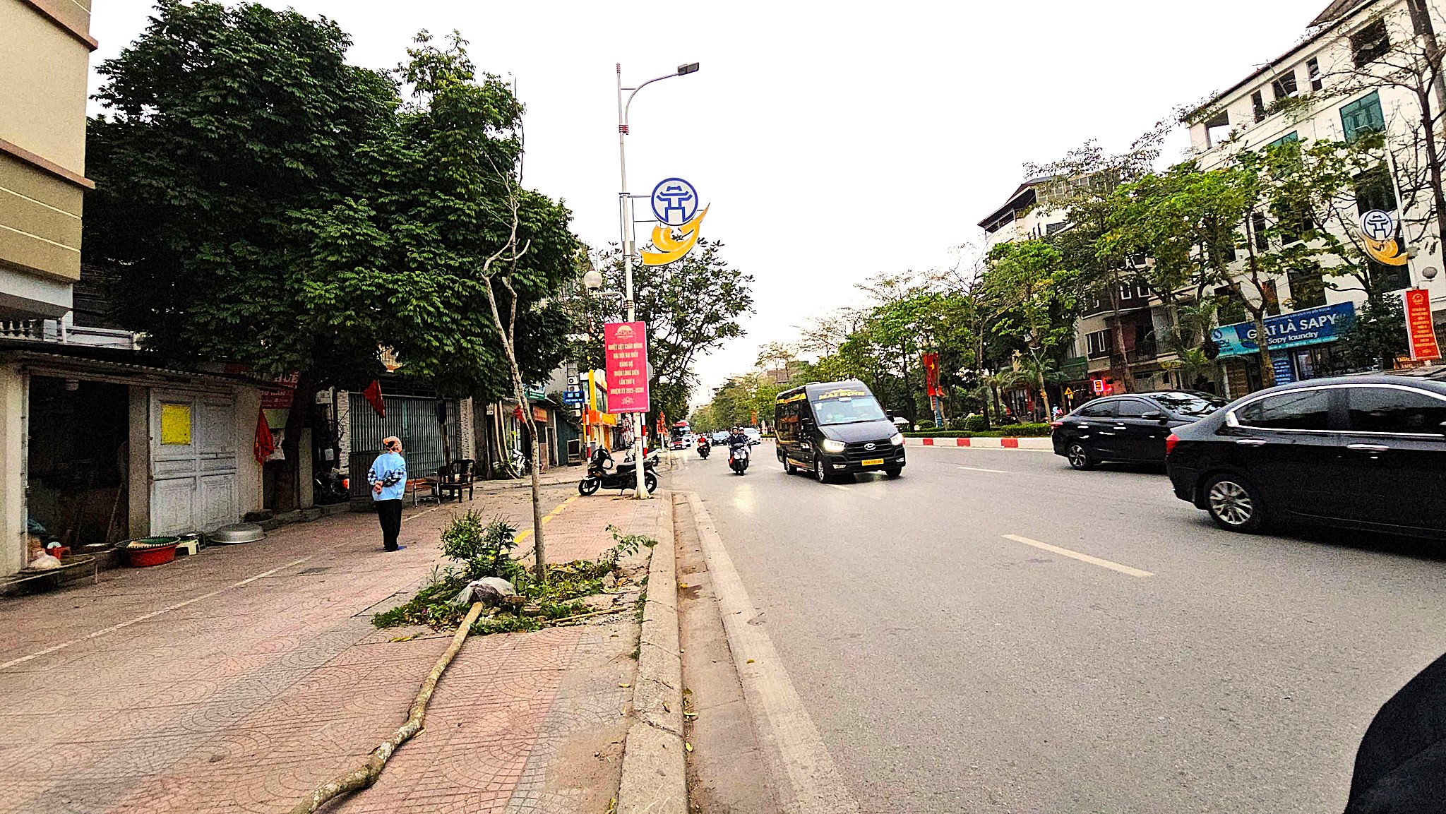 Bán đất mặt phố Cổ Linh, Thạch Bàn, DT 73m2, MT 7m, tiện kinh doanh, buôn bán, 32.5 tỷ