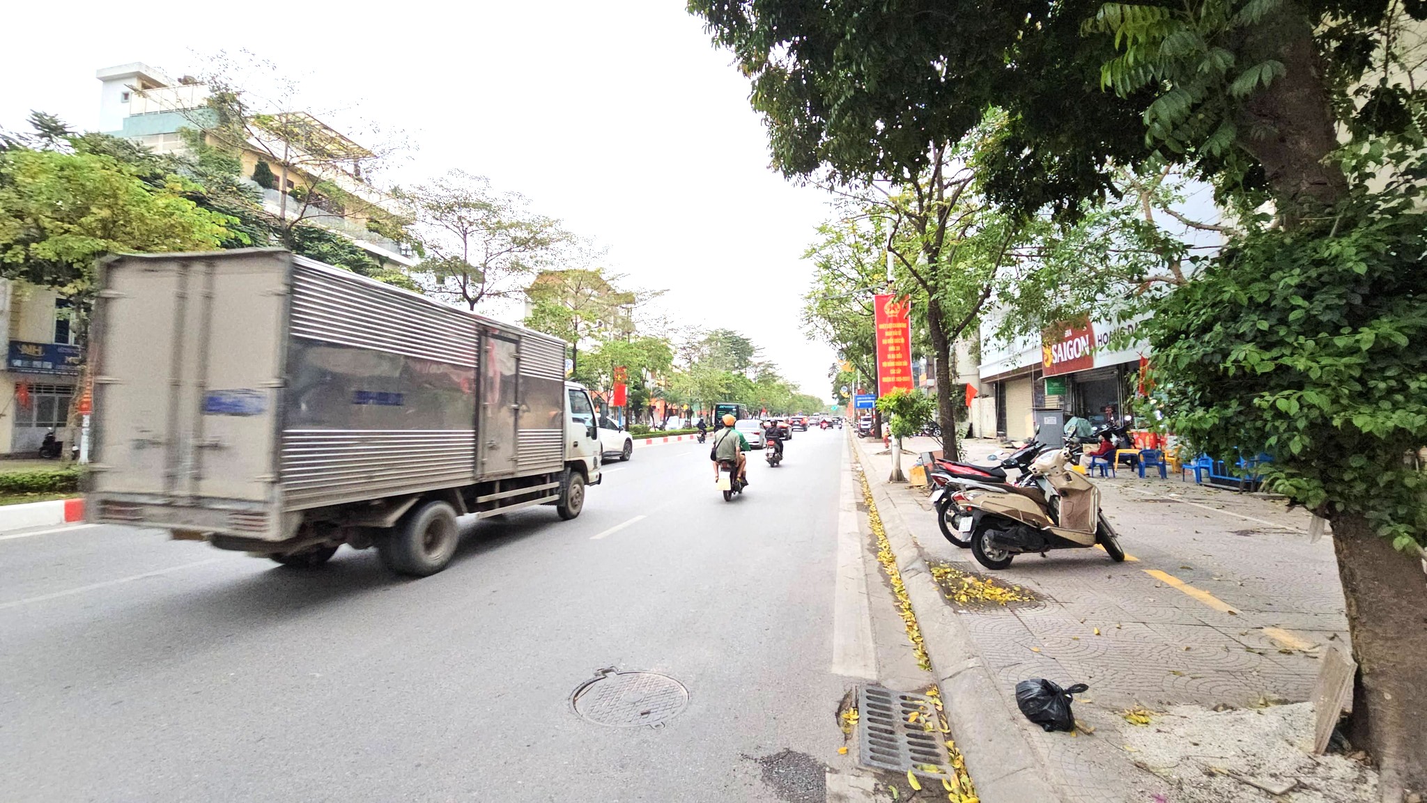 Bán đất mặt phố Cổ Linh, Thạch Bàn, DT 73m2, MT 7m, tiện kinh doanh, buôn bán, 32.5 tỷ