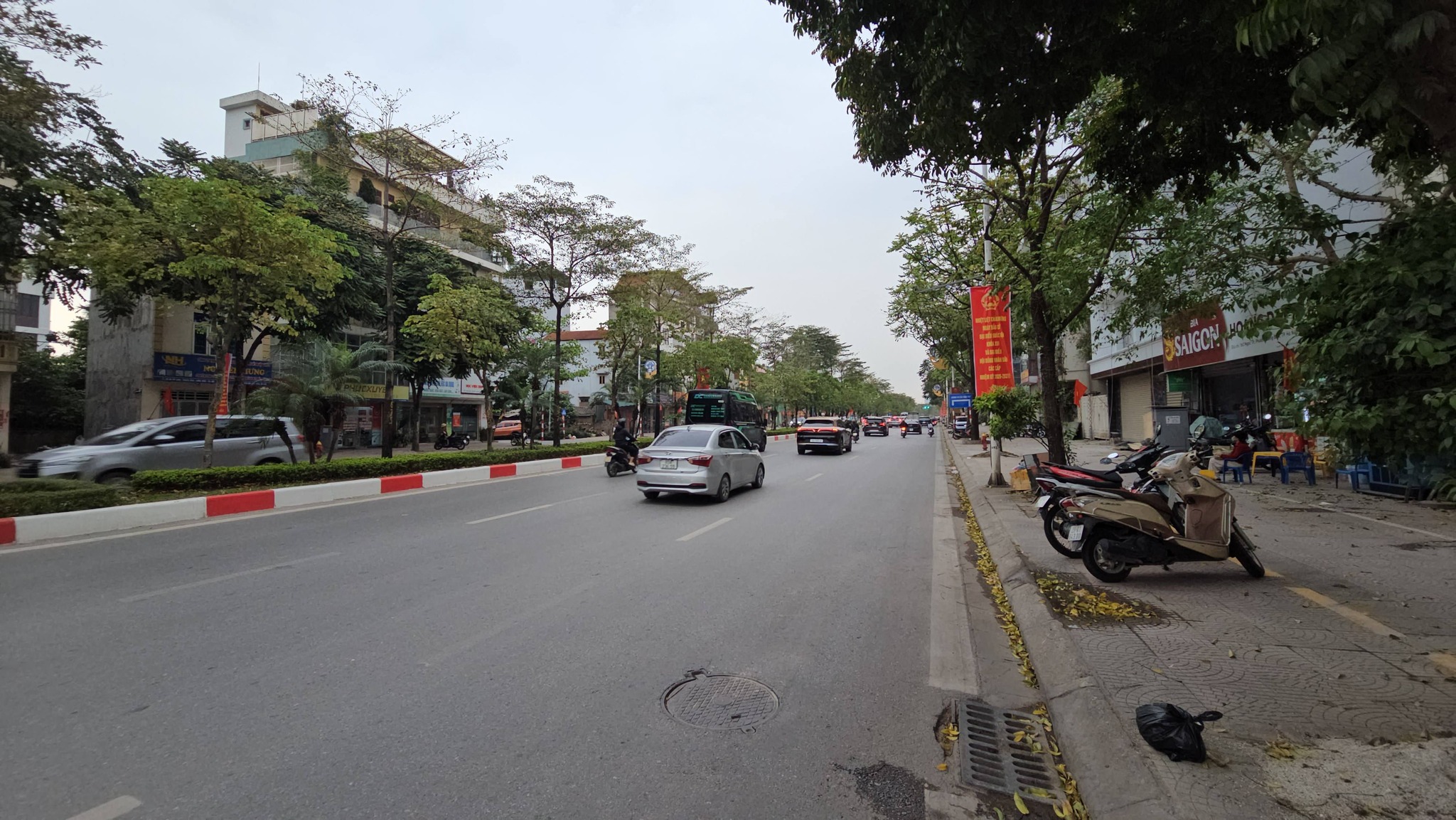 Bán đất mặt phố Cổ Linh, Thạch Bàn, DT 73m2, MT 7m, tiện kinh doanh, buôn bán, 32.5 tỷ