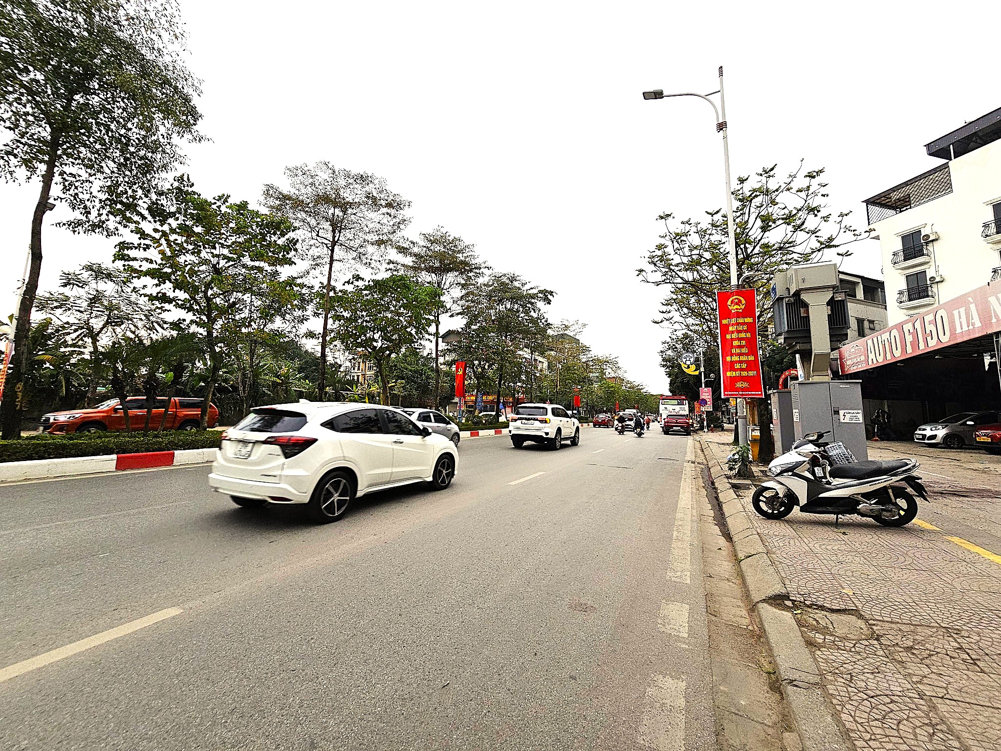 Bán đất mặt phố Cổ Linh, Thạch Bàn, DT 73m2, MT 7m, tiện kinh doanh, buôn bán, 32.5 tỷ