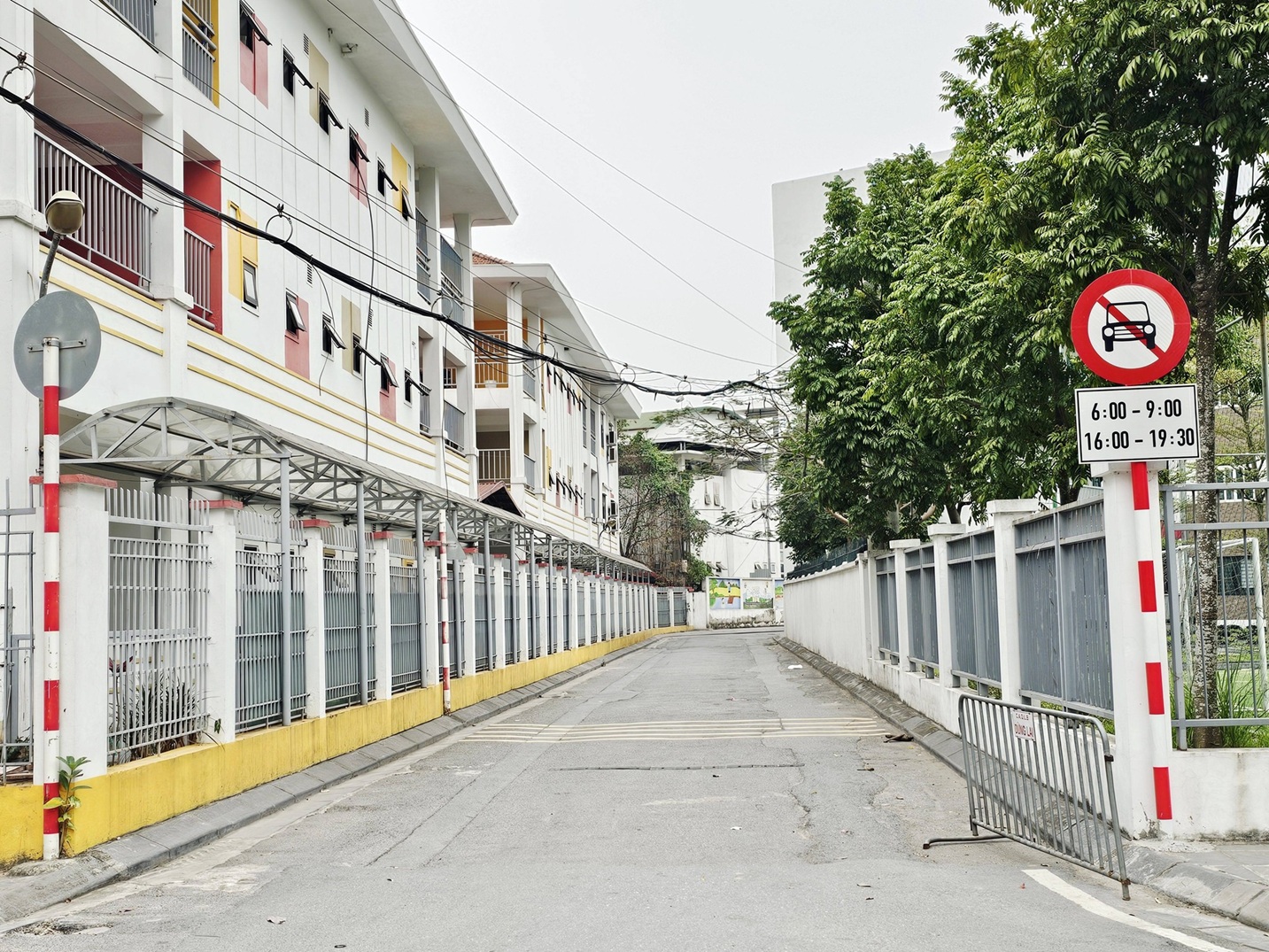 Bán đất phân lô phố Cổ Linh, Thạch Bàn, DT 40m2, MT 3.6m, đường 11m, tiện kinh doanh