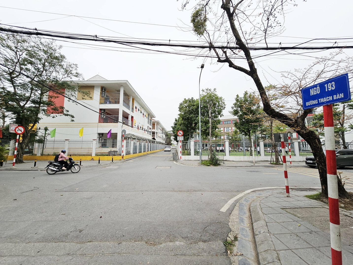 Bán đất phân lô phố Cổ Linh, Thạch Bàn, DT 40m2, MT 3.6m, đường 11m, tiện kinh doanh