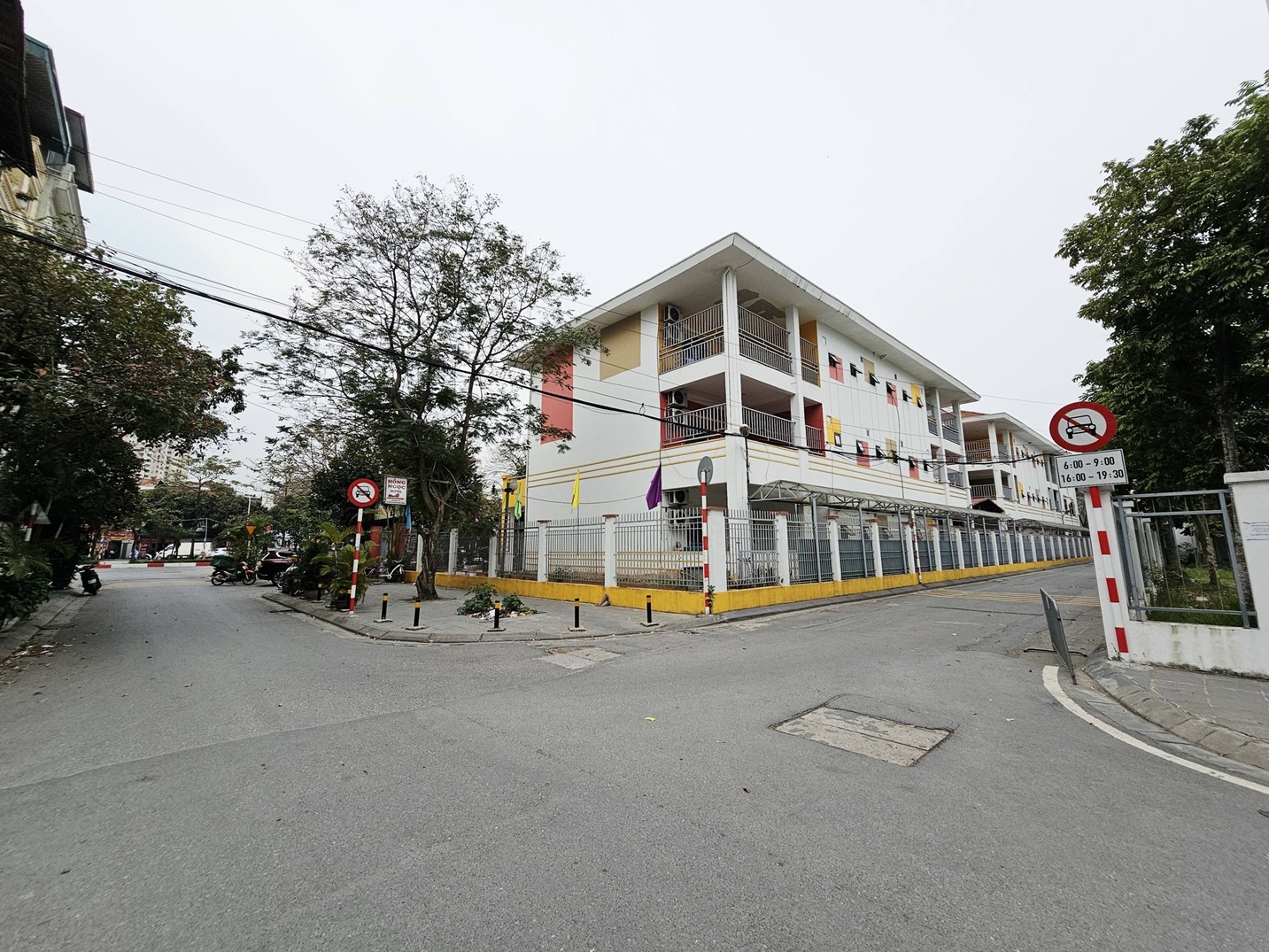 Bán đất phân lô phố Cổ Linh, Thạch Bàn, DT 40m2, MT 3.6m, đường 11m, tiện kinh doanh