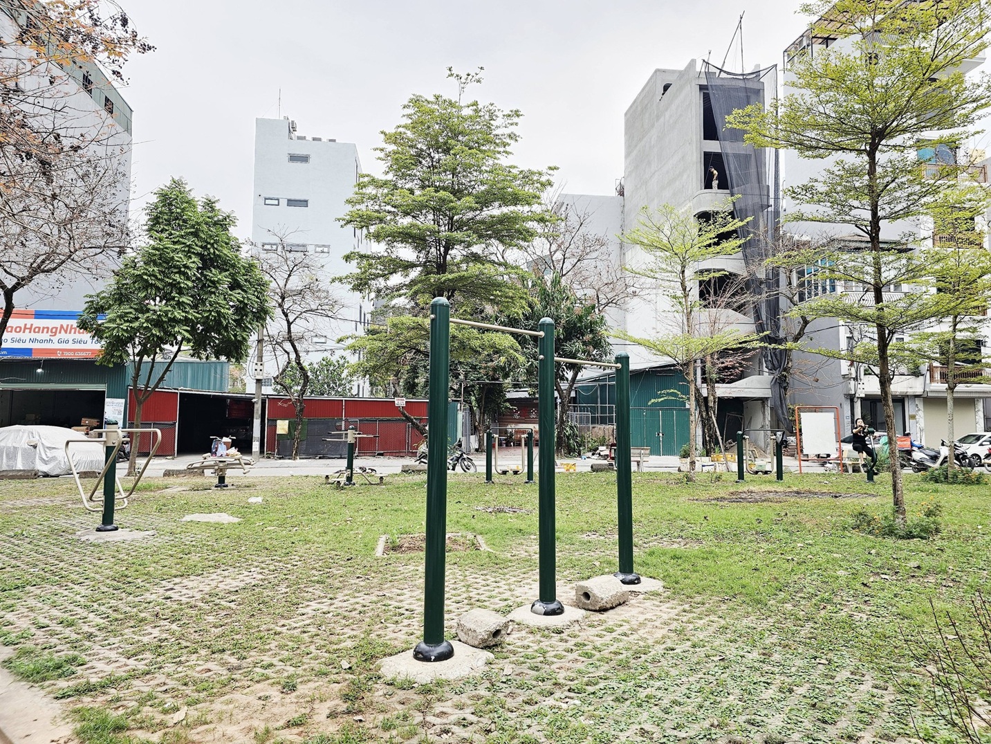 Bán đất phân lô phố Cổ Linh, Thạch Bàn, DT 40m2, MT 3.6m, đường 11m, tiện kinh doanh