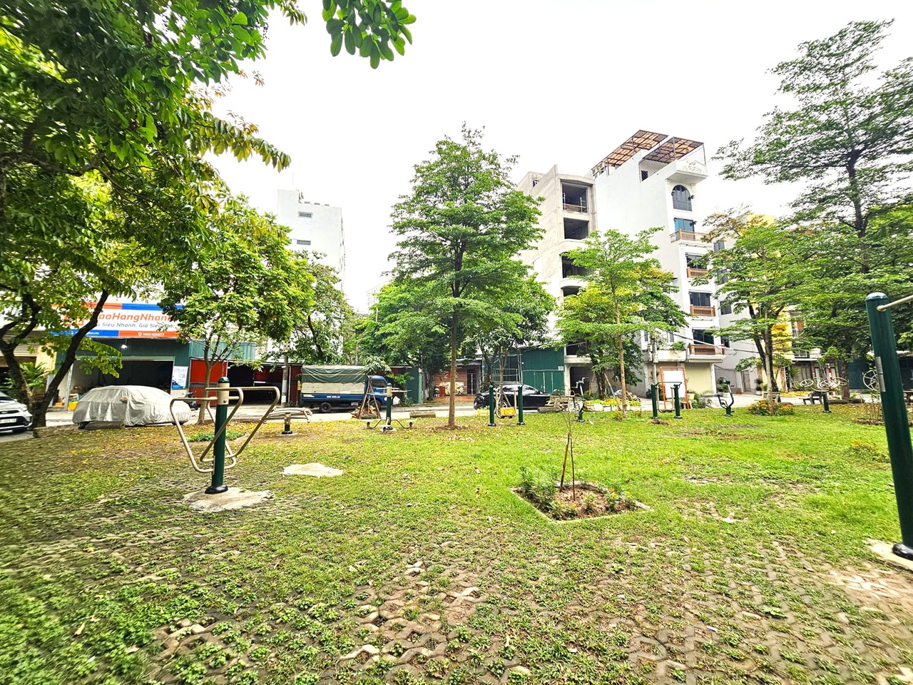 Bán đất phân lô phố Cổ Linh, Thạch Bàn, DT 40m2, MT 3.6m, đường 11m, tiện kinh doanh