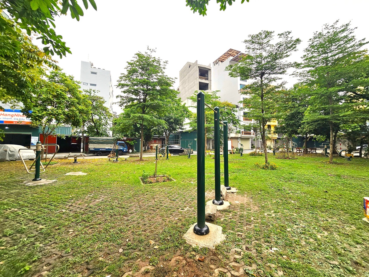 Bán đất phân lô phố Cổ Linh, Thạch Bàn, DT 40m2, MT 3.6m, đường 11m, tiện kinh doanh