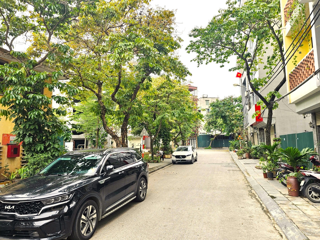 Bán đất phân lô phố Cổ Linh, Thạch Bàn, DT 40m2, MT 3.6m, đường 11m, tiện kinh doanh