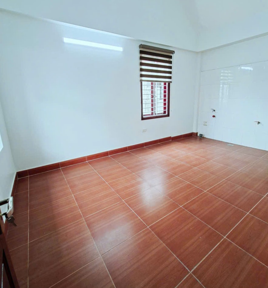 Bán nhà gần Tiểu học Gia Thụy, Bồ Đề, 4 tầng, DT 60m2, MT 8m, 4PN, có thang máy