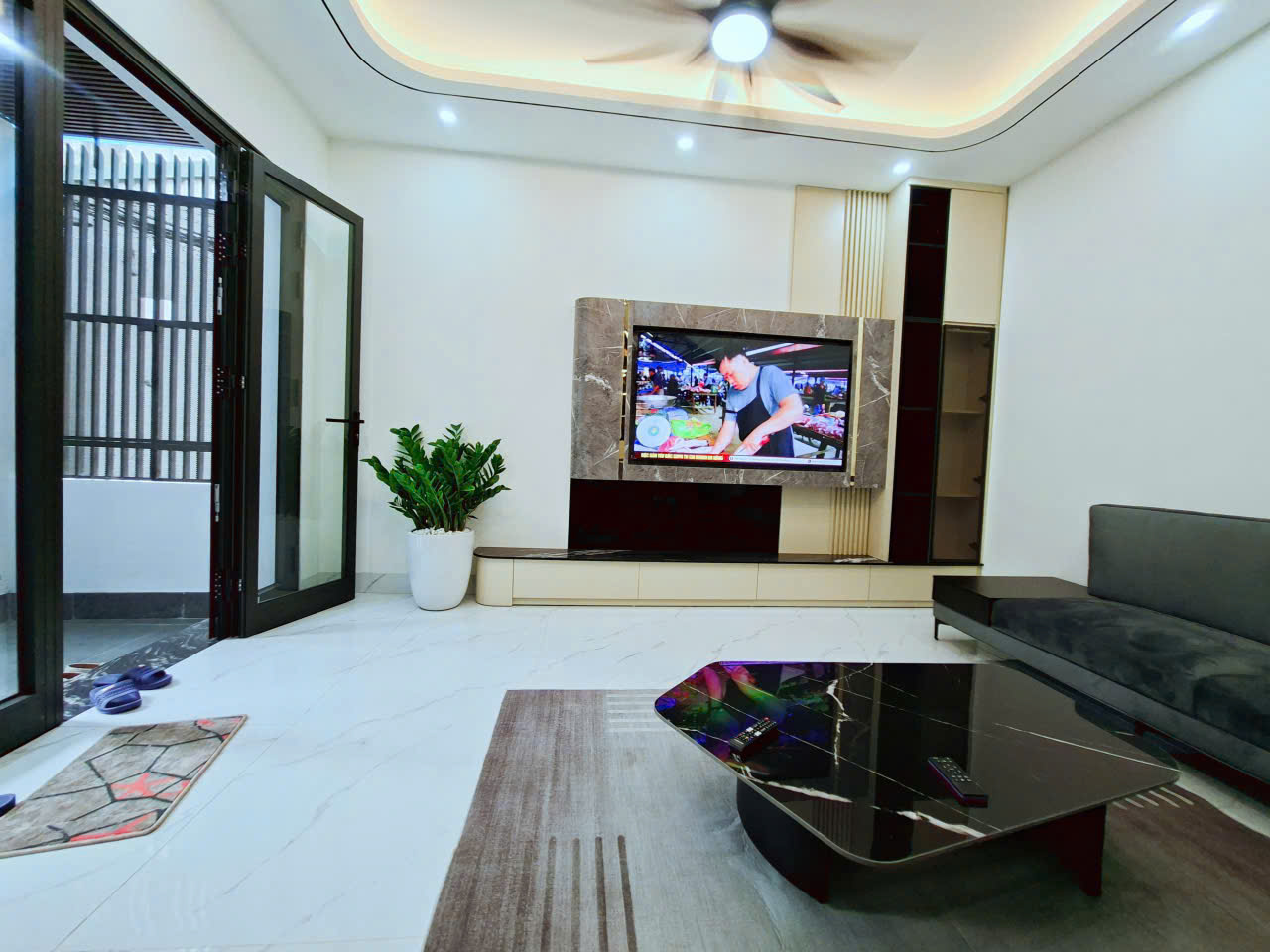 Bán nhà gần Tiểu học Gia Thụy, Bồ Đề, 4 tầng, DT 60m2, MT 8m, 4PN, có thang máy