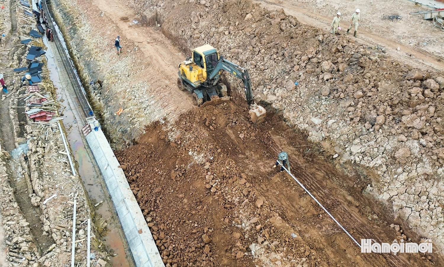 Bán nhà mặt hồ Cự Khối mới, 7 tầng, DT 58m2, MT 4.2m, có thang máy, tiện kinh doanh