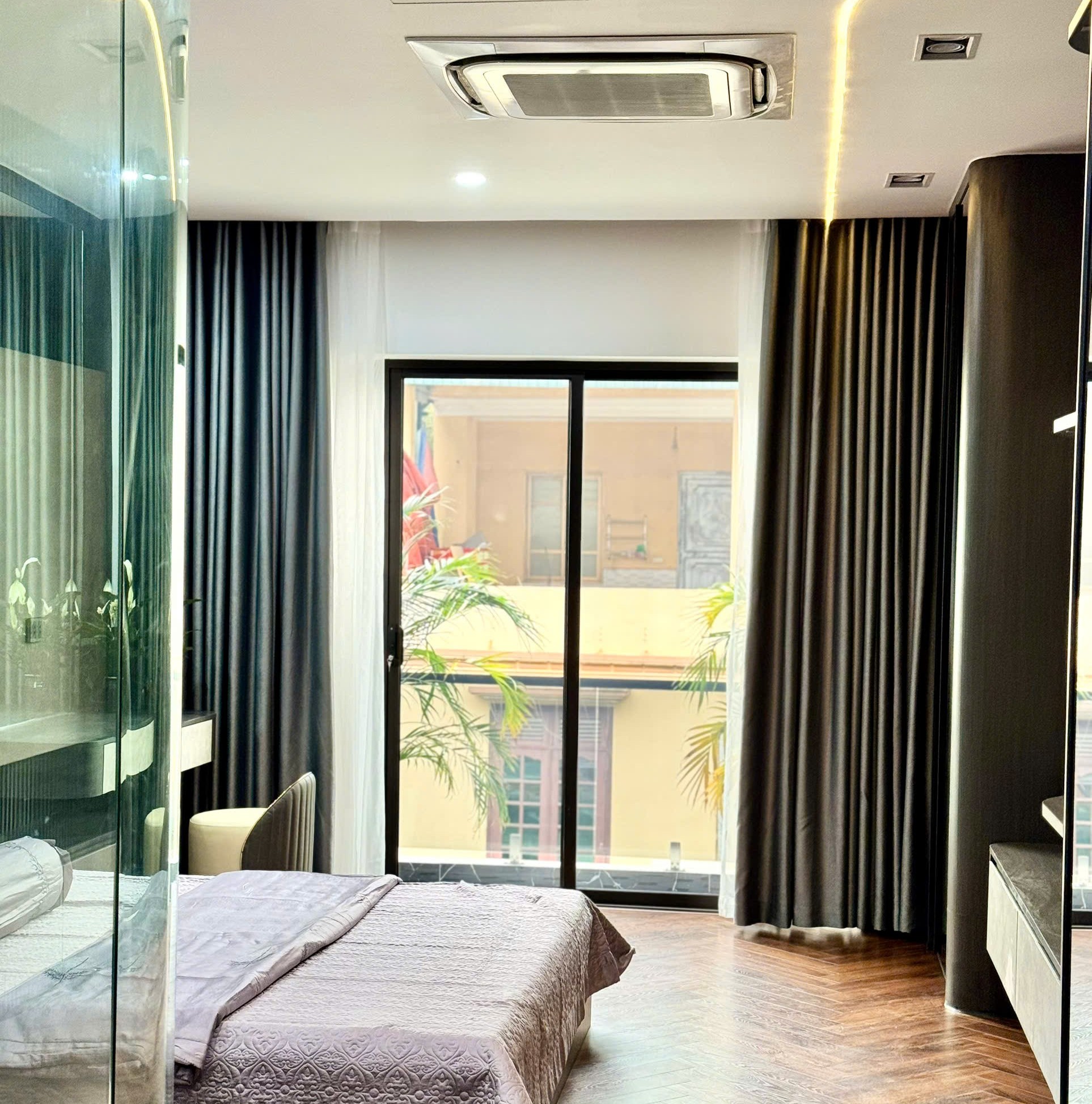 Bán nhà mặt ngõ phố Trạm, gần cầu Vĩnh Tuy, 7 tầng, DT 54m2, MT 4m, tiện kinh doanh
